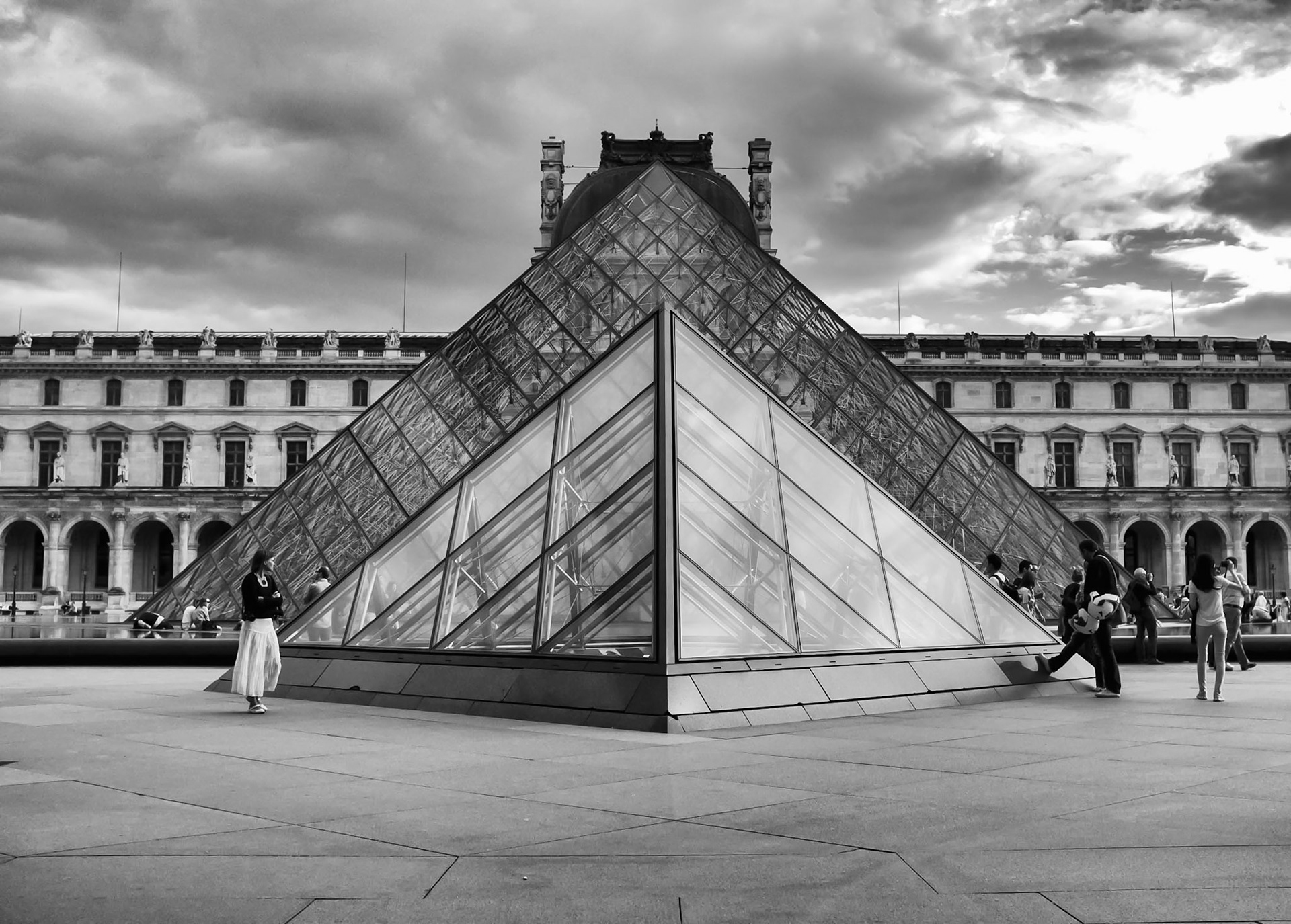 Fujifilm X100 | Paris - La Cour du Louvre - La Pyramide