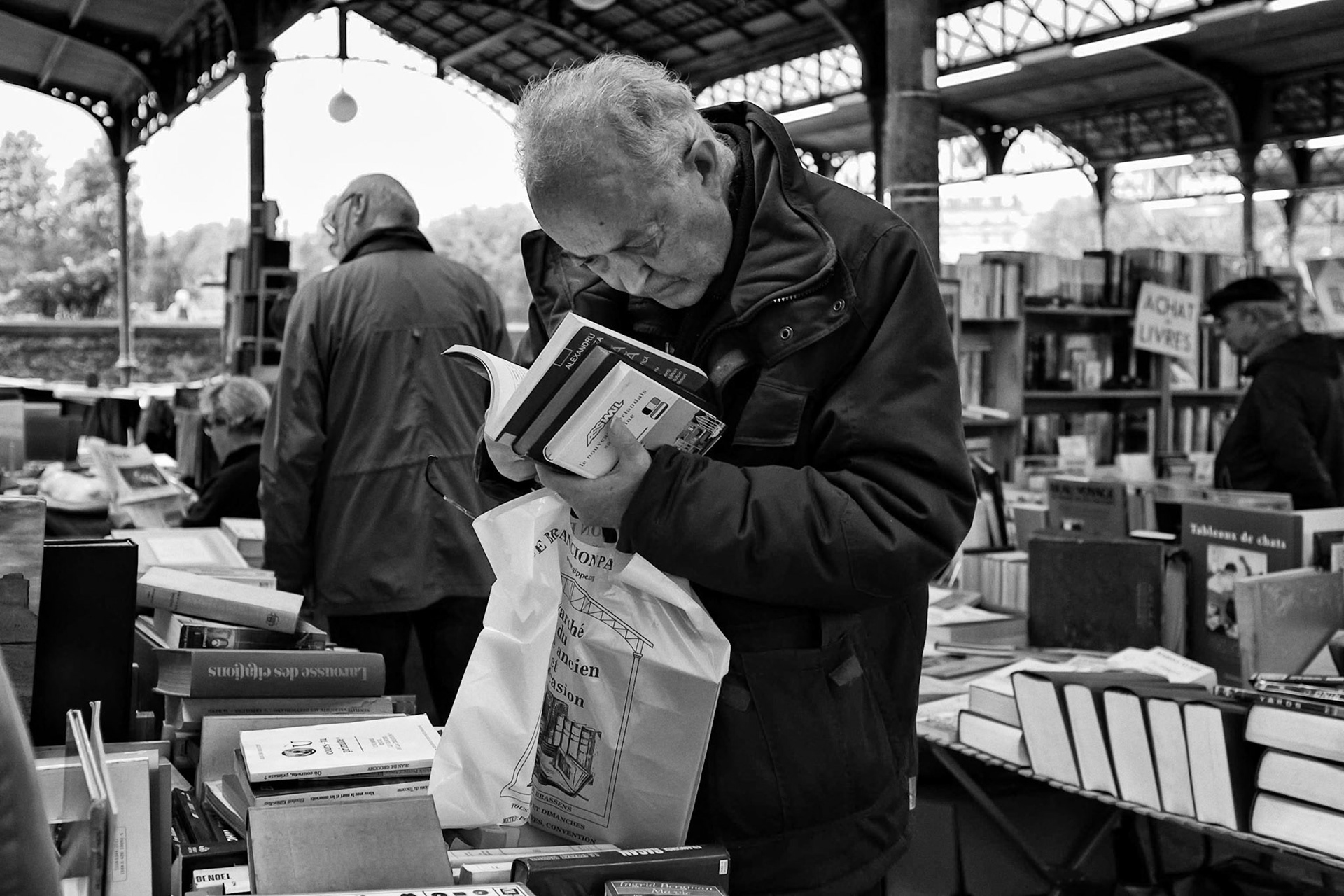Fujifilm X100 | Paris - Square Georges Brassens - Marché du livres anciens et d'occasion les Samedi et dimanche