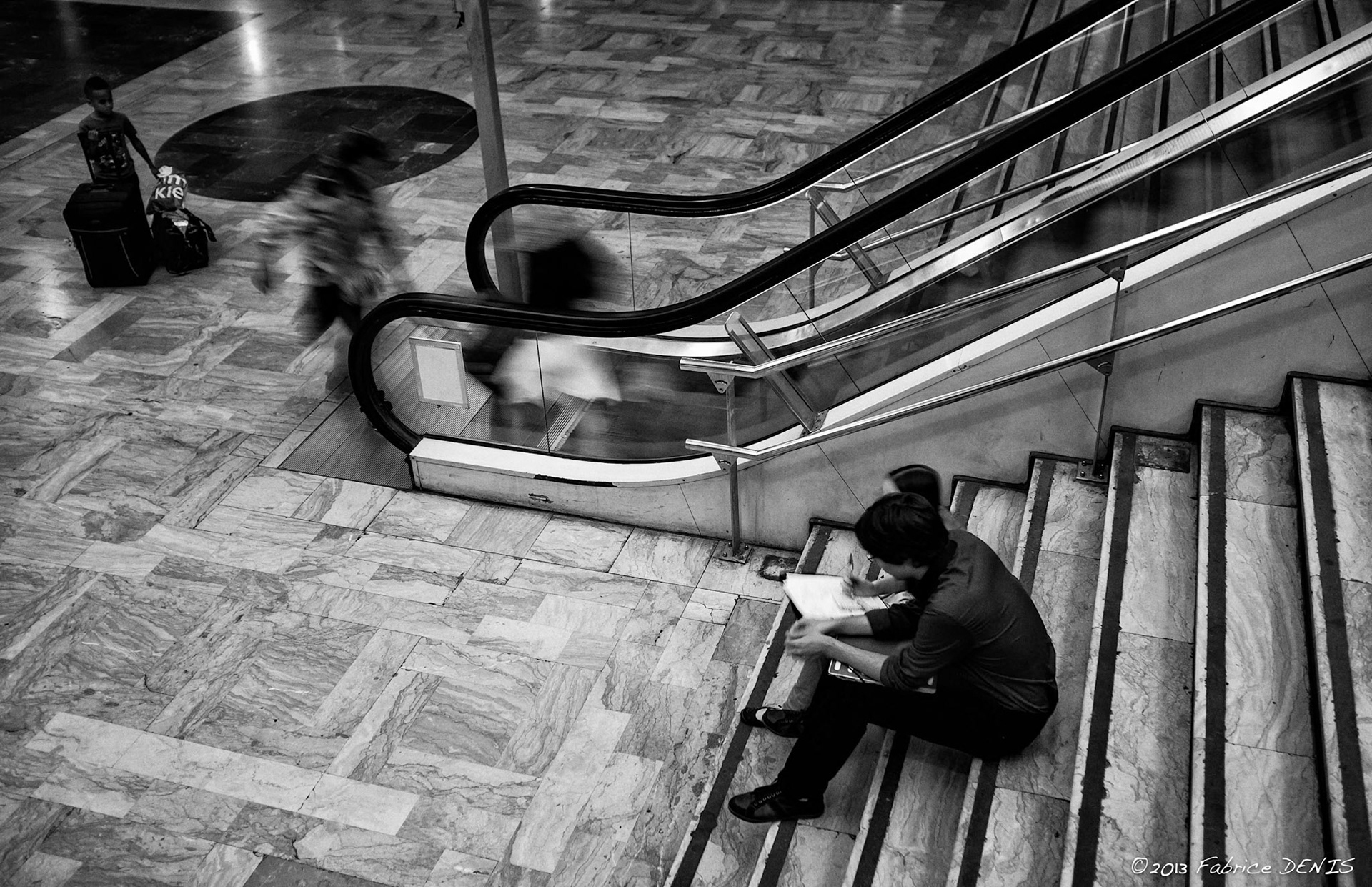 Fujifilm X100 | Paris - Montparnasse Station - Break and Movements...