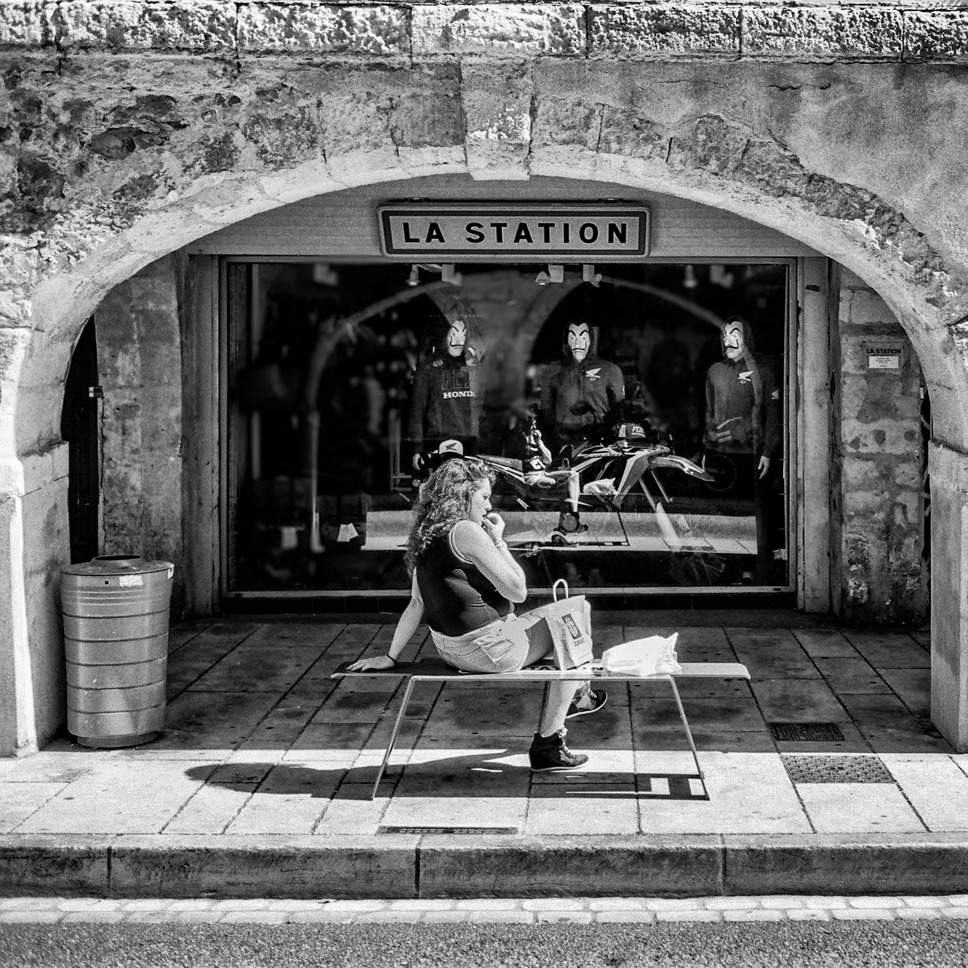 Nikon F100 | La Rochelle - Rue du Minage - La Station II