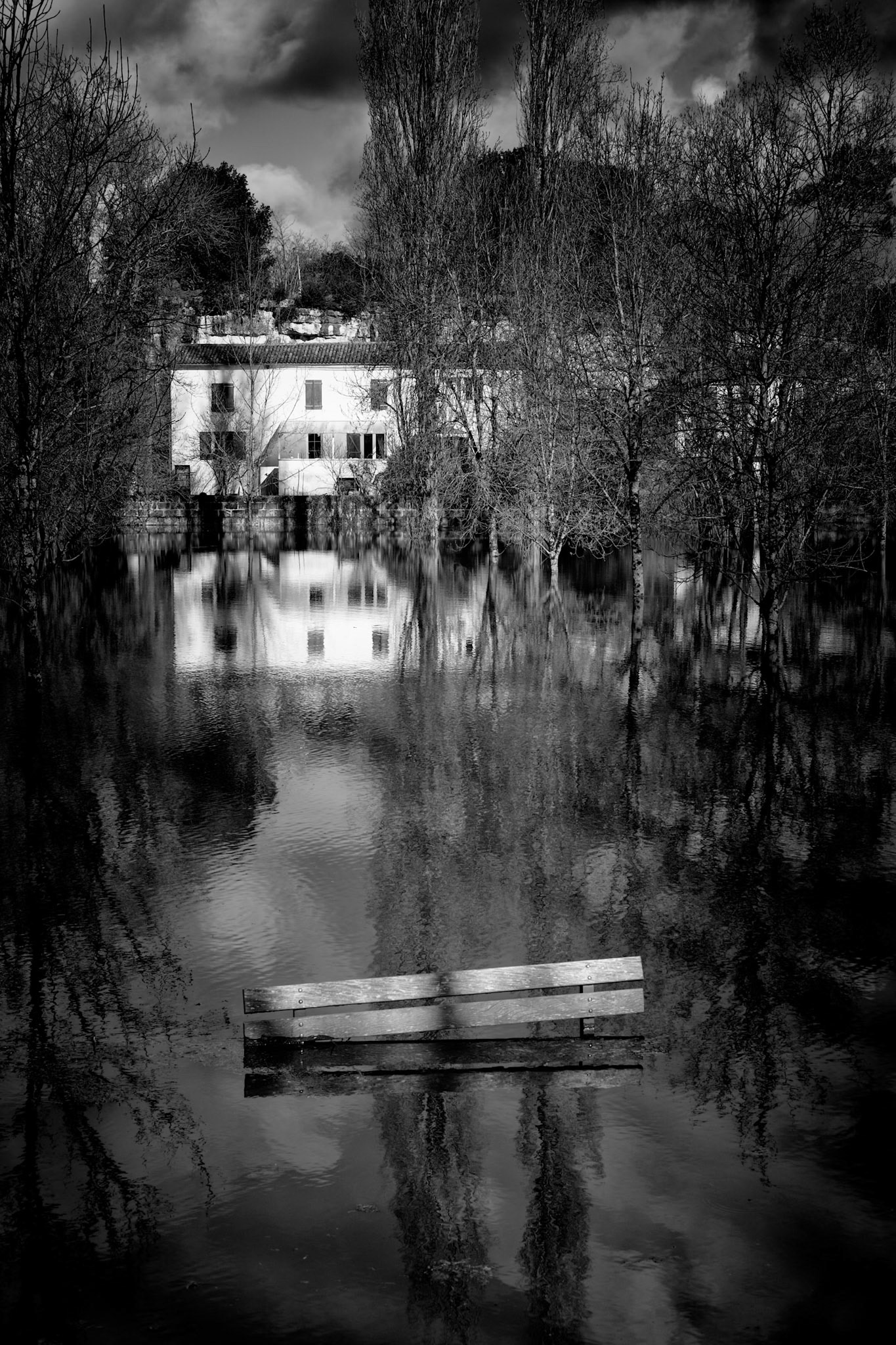 Fujifilm X-Pro1 | Saint-Savinien-sur-Charente - Difficile de s'asseoir...