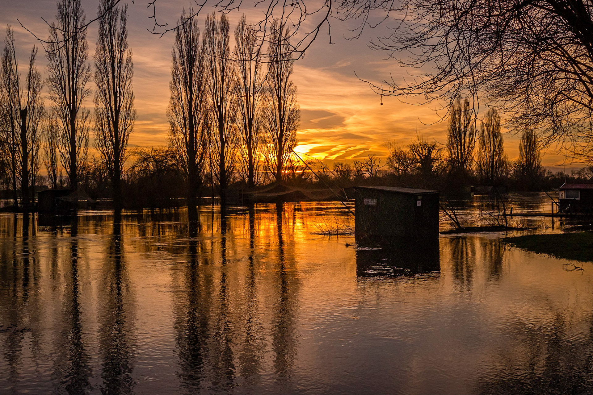 Fujifilm X-Pro1 | Saint-Savinien-sur-Charente - La cabane de pêcheur les pieds dans l'eau