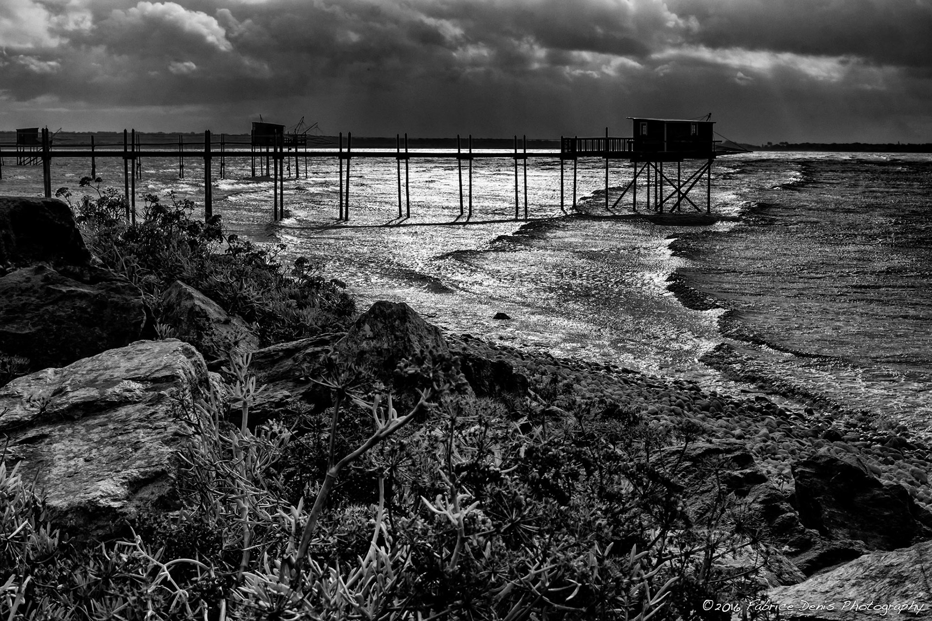 Fujifilm X-Pro1 | Les cabanes de pêcheurs de la Réserve Naturelle National de la Baie d'Yves - Coup de vent et marée montante