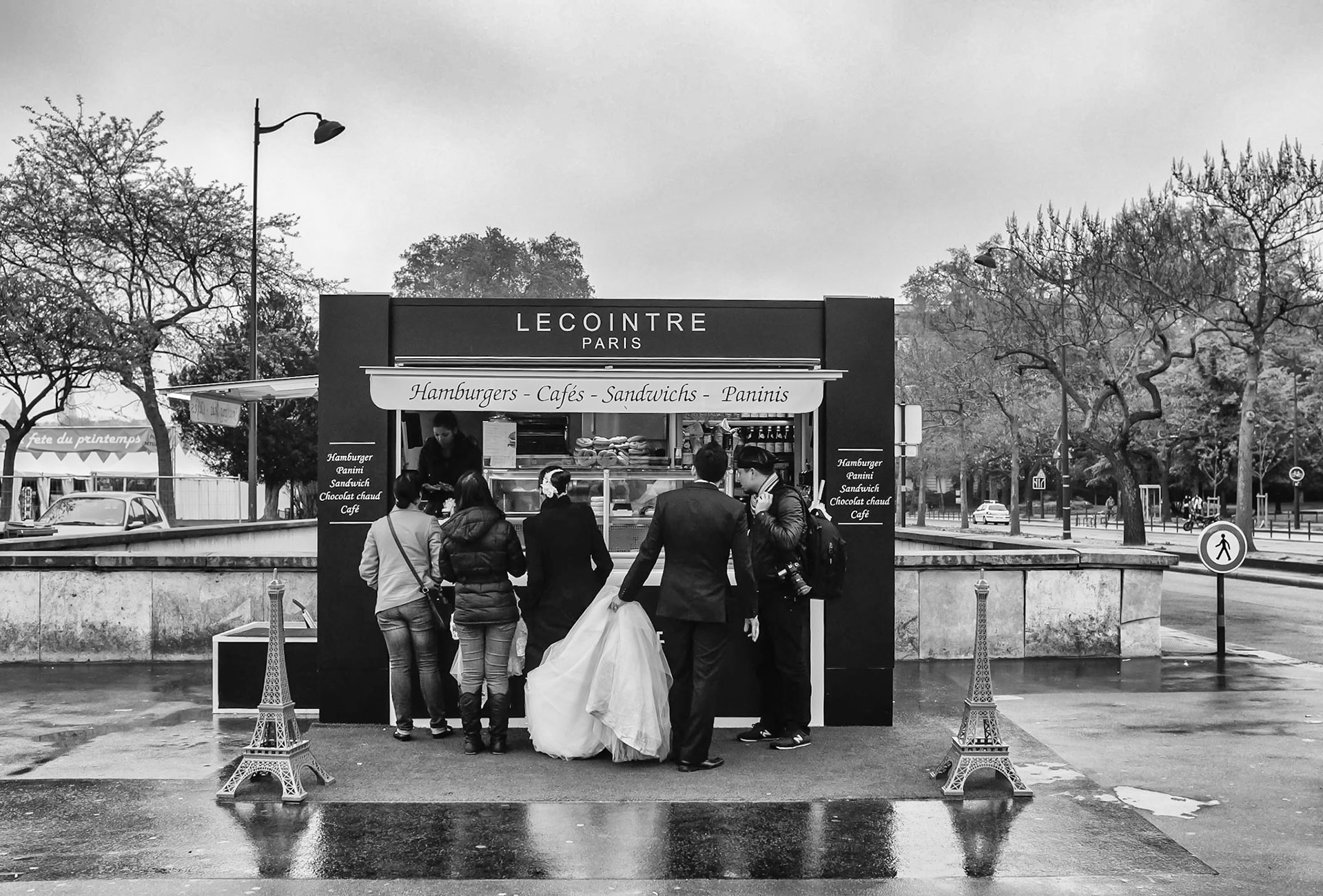 Fujifilm X100 | Paris - Aux Délices du Pont d'Iéna - La mariée a faim...