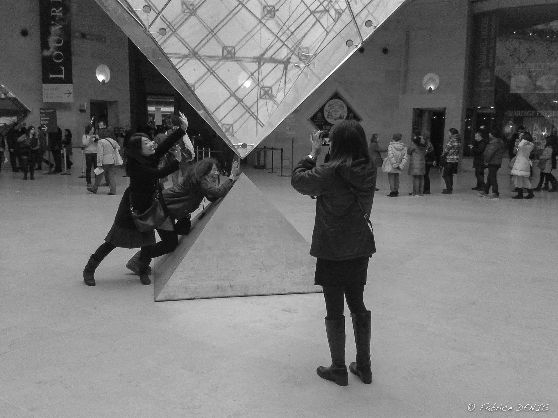 Samsung Galaxy Ace | Paris - Carrousel du Louvre - Pyramide inversée