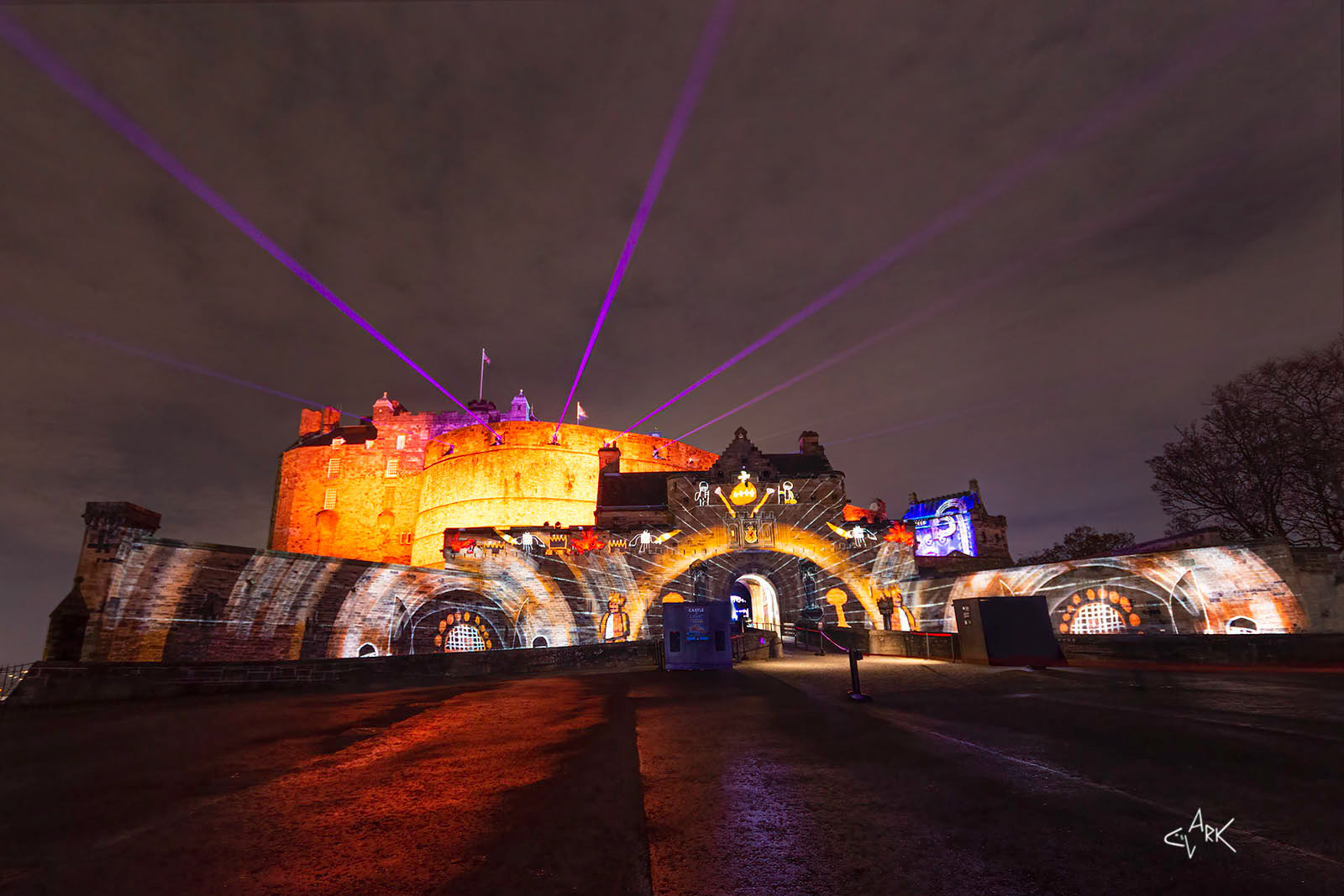 EDINBURGH CASTLE LIGHT SHOW