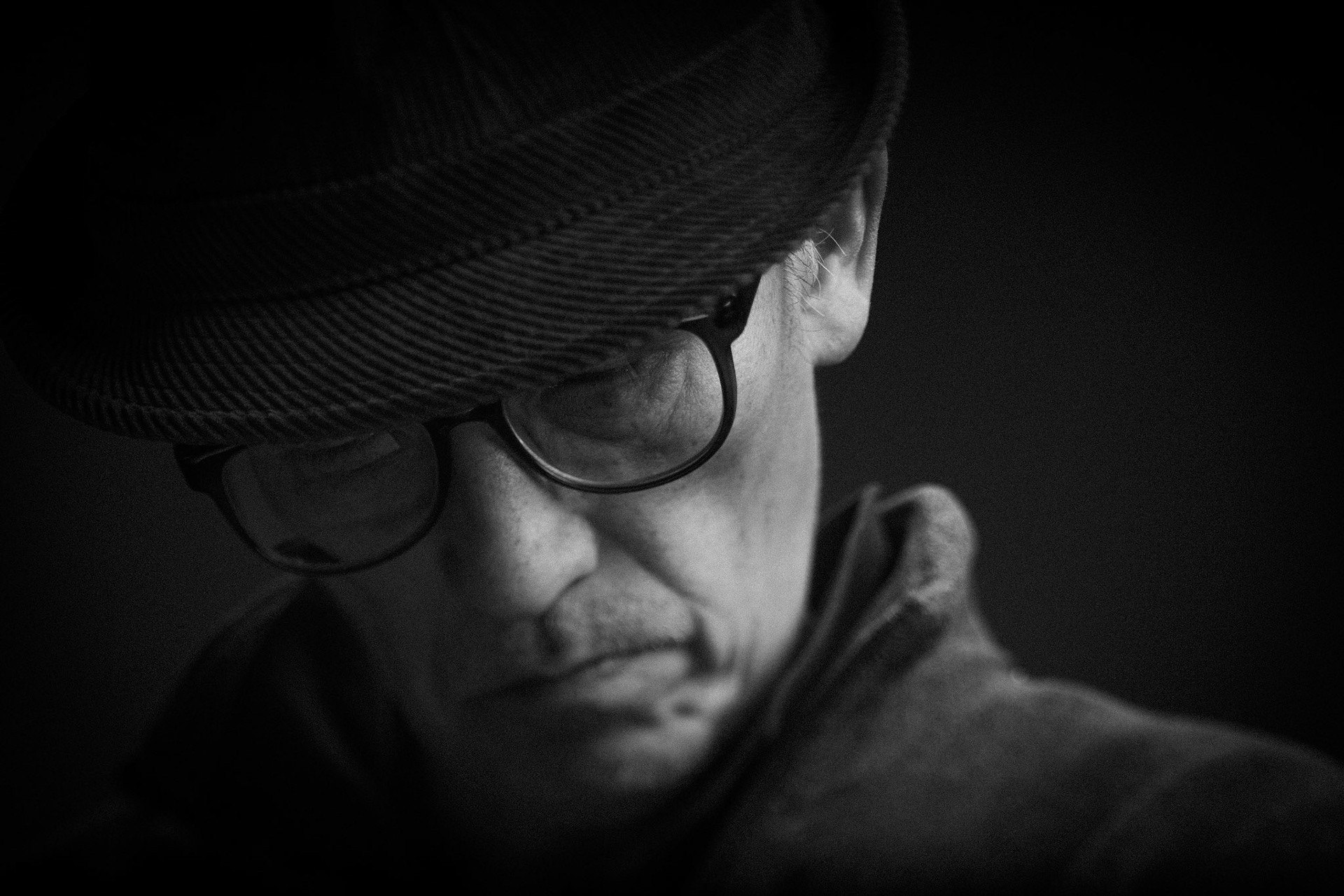 고래를위한포트레이트.이선준. 남자의 주름은 역사다