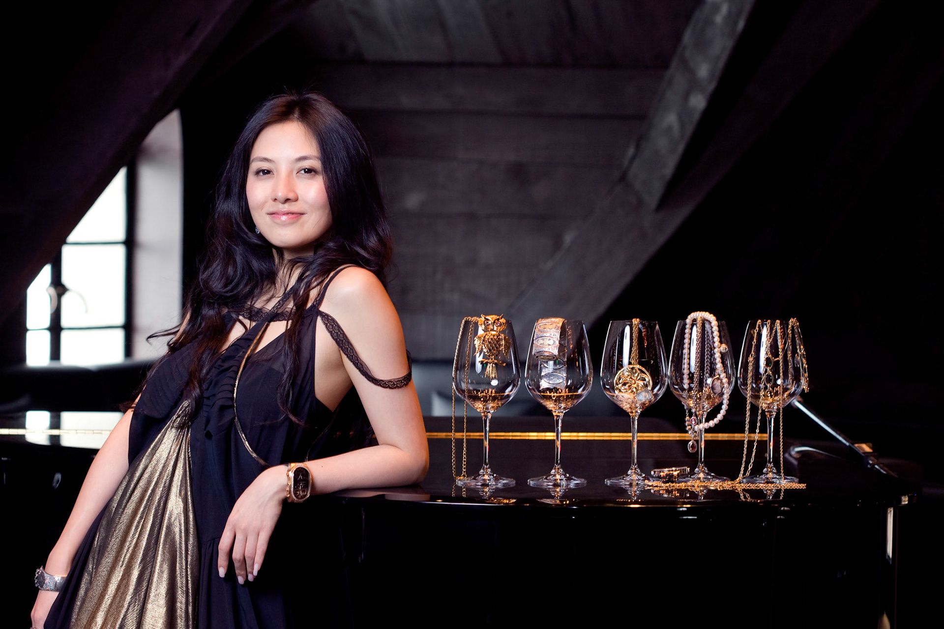 주얼리 회사 CEO 촬영. 주얼리가 숨어있는 사진 한 장, 조명으로 주얼리를 표현한 사진 한 장, 그리고 주얼리를 풍성하게 보여주는 한 장.