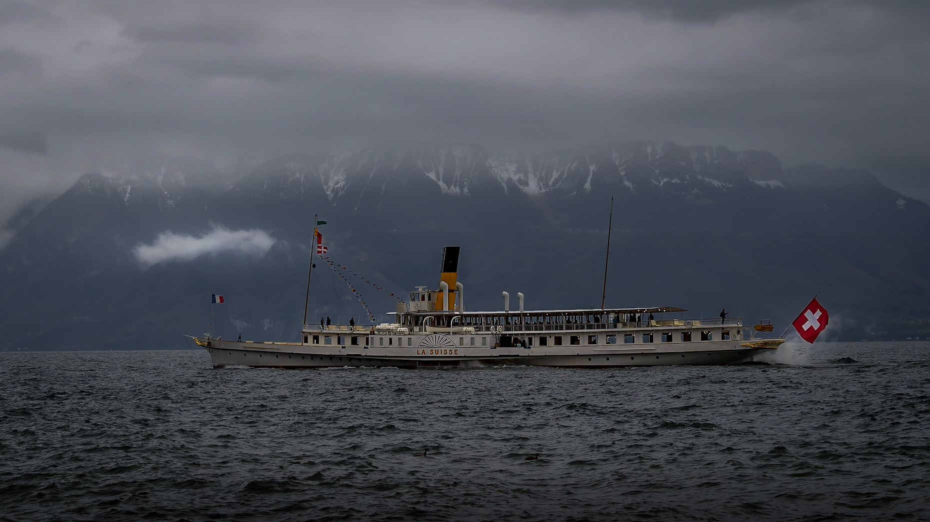 Le "La Suisse" sous la pluie