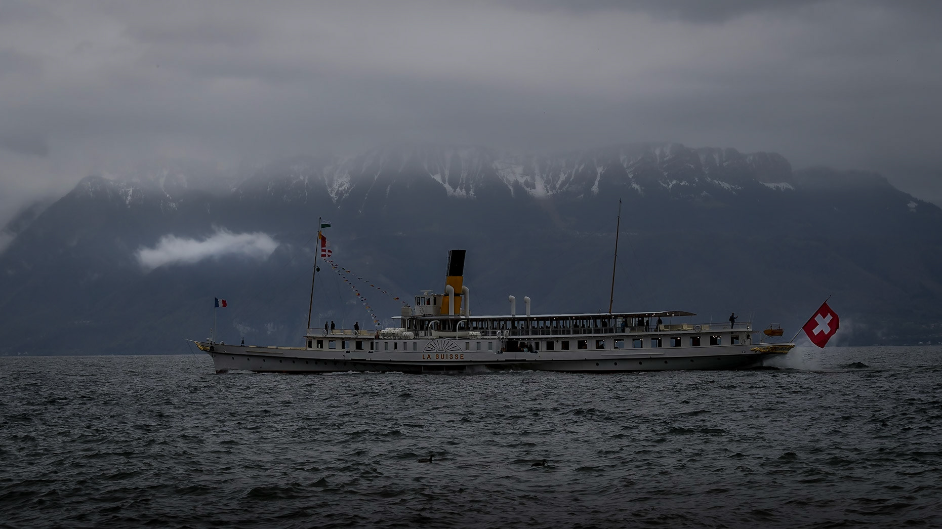 Le "La Suisse" sous la pluie