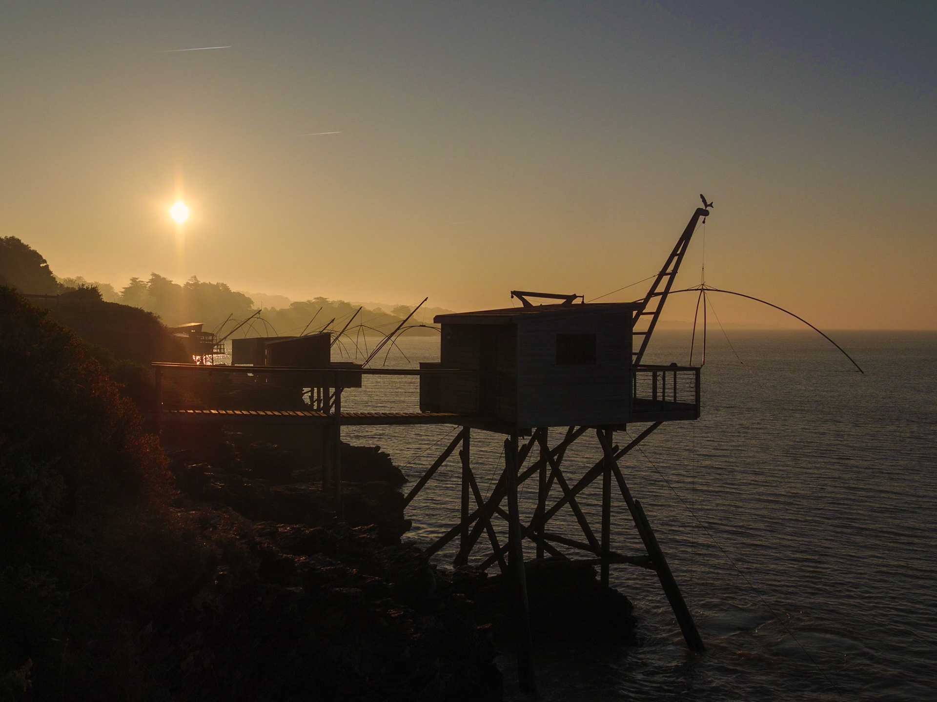 Lever de soleil sur les carrelets de Pornic