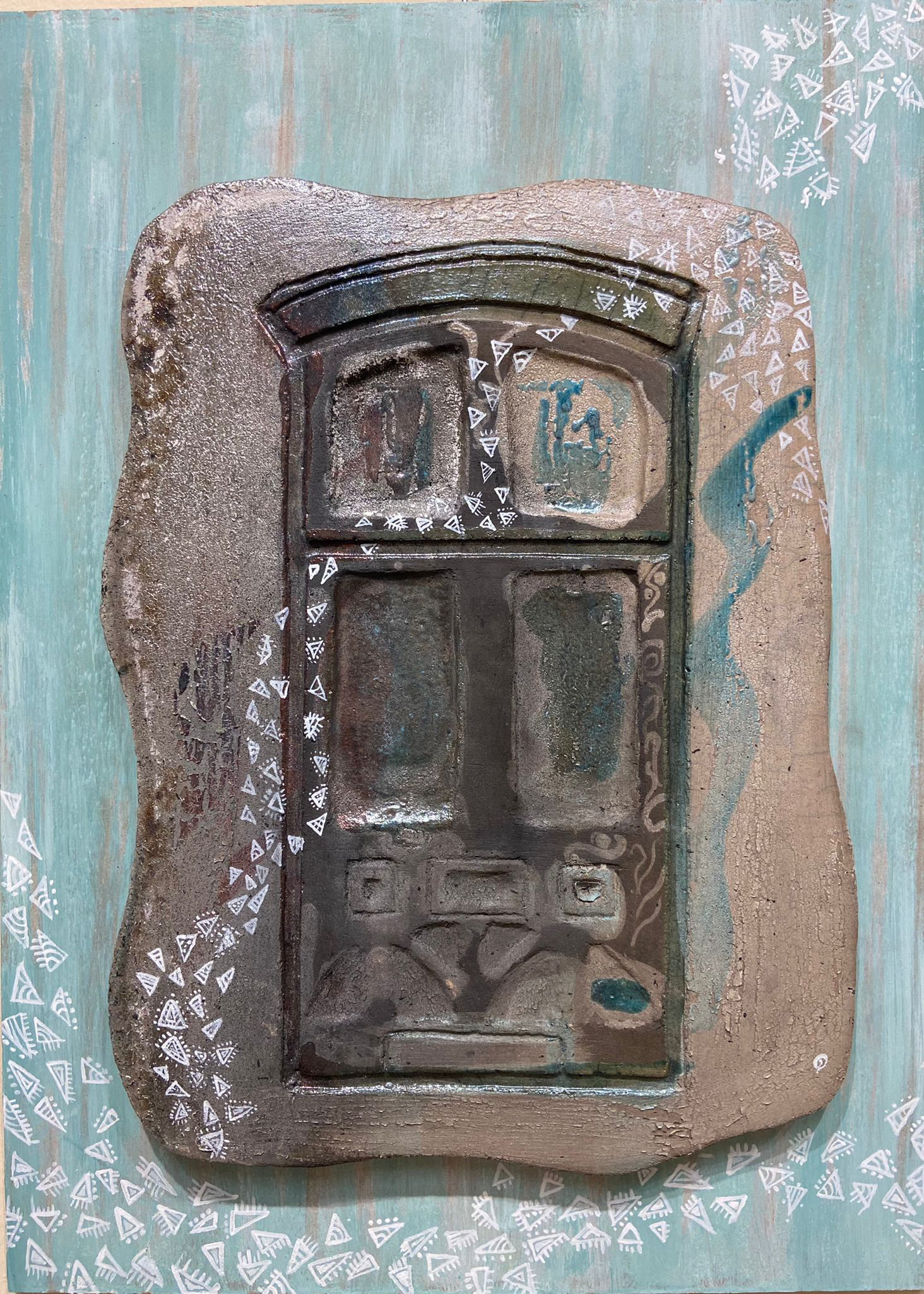 Tutsak, 32x45x2 cm, serbest şekillendirme üzerine sır üstü dekorlama, Cennet Gözgöz, 2022