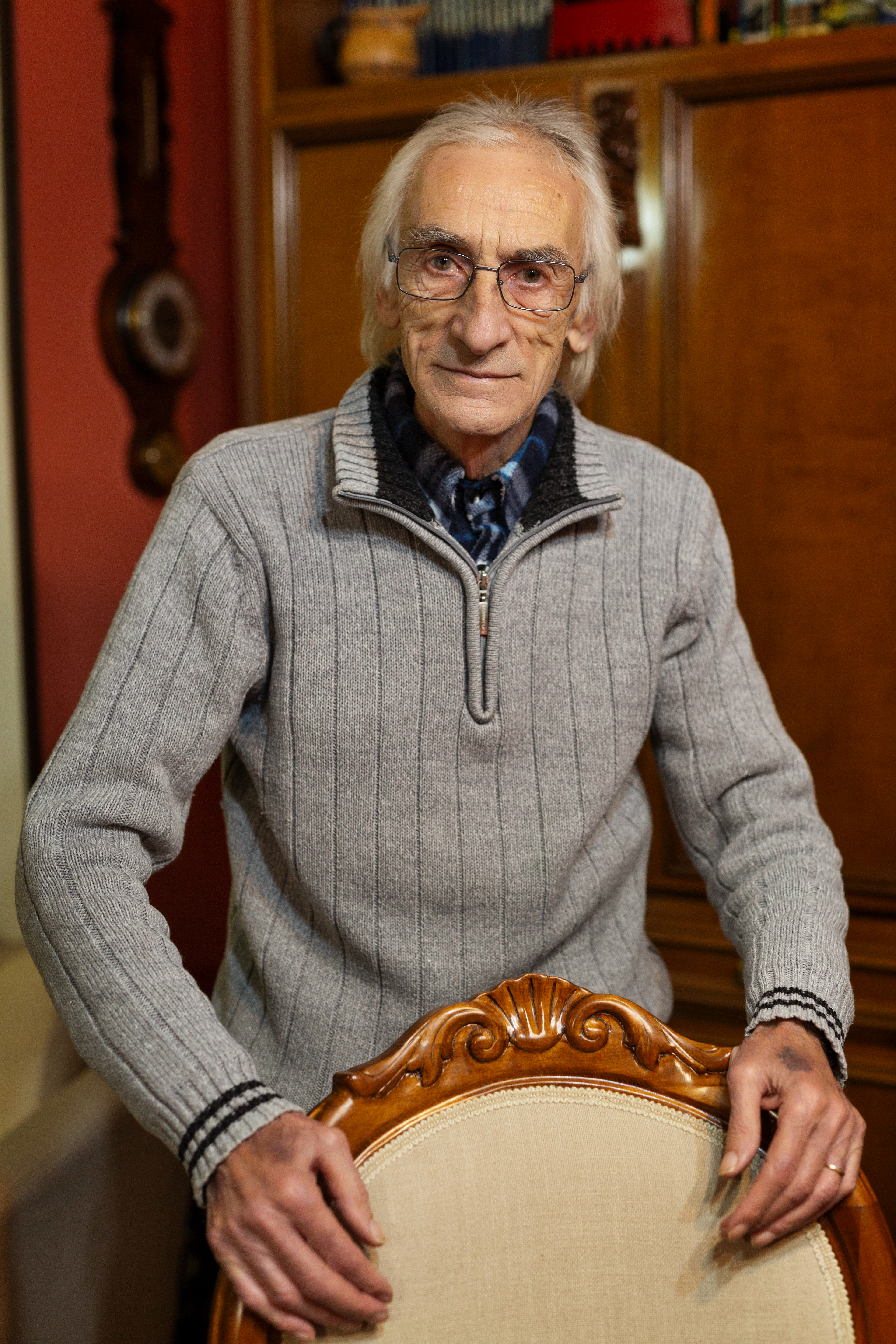 Alessandro, 77 anni “Ho conosciuto Maria ad una festa all’ultimo dell’anno a Roè Volciano, allora io non avevo la macchina, così con due miei amici dividevamo il viaggio per andare a trovare le nostre rispettive fidanzate. La sera tardi poi aspettavo che il mio amico passasse a riprendermi”.