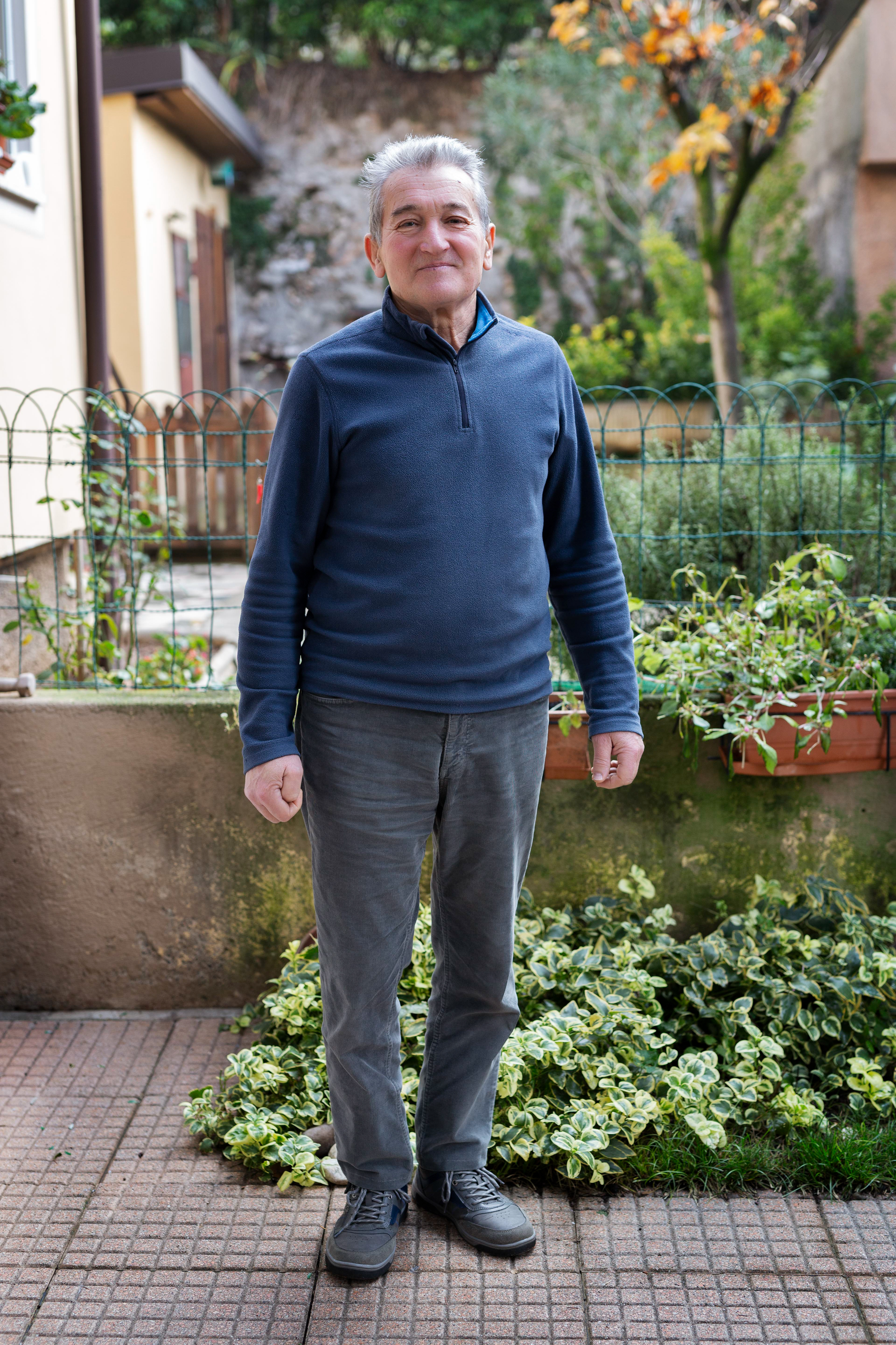 Giuseppe, 73 anni “La mia grande passione sono i Kart. Ho gareggiato e vinto molte competizioni, ho incontrato grandi piloti che poi sono diventati campioni di Formula 1, però il ricordo più bello è legato al periodo in cui allenavo un ragazzo molto giovane. Abbiamo corso in molte gare anche internazionali, si è creato un rapporto meraviglioso. Oggi lui pilota elicotteri e spesso mi chiama per raccontarmi dei suoi viaggi, delle sue imprese”.
