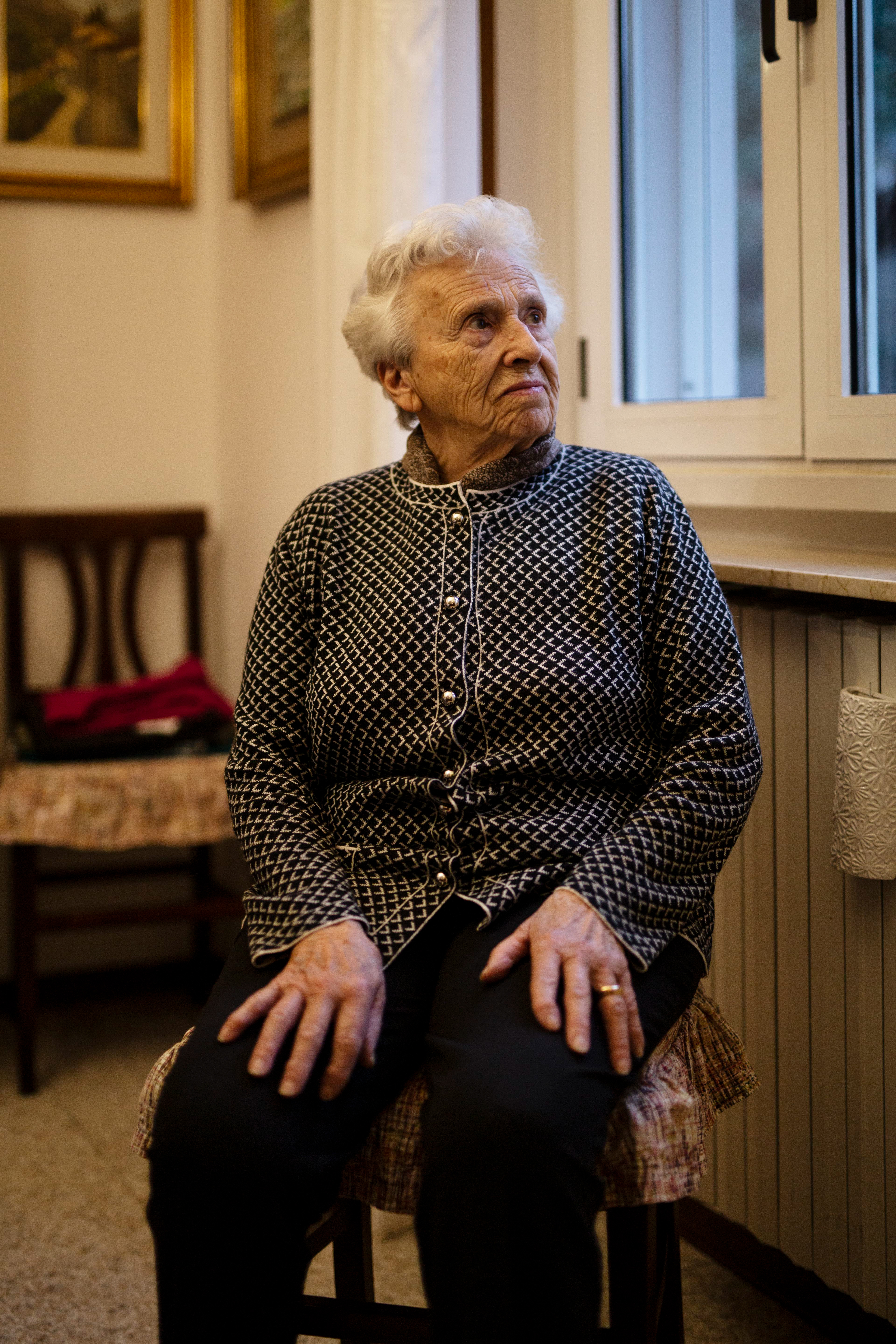 Caterina, 87 anni “Io ho sei nipoti e quando alla televisione sento delle brutte notizie penso a loro e prego per loro, che possano stare bene e non seguire cattive strade”.