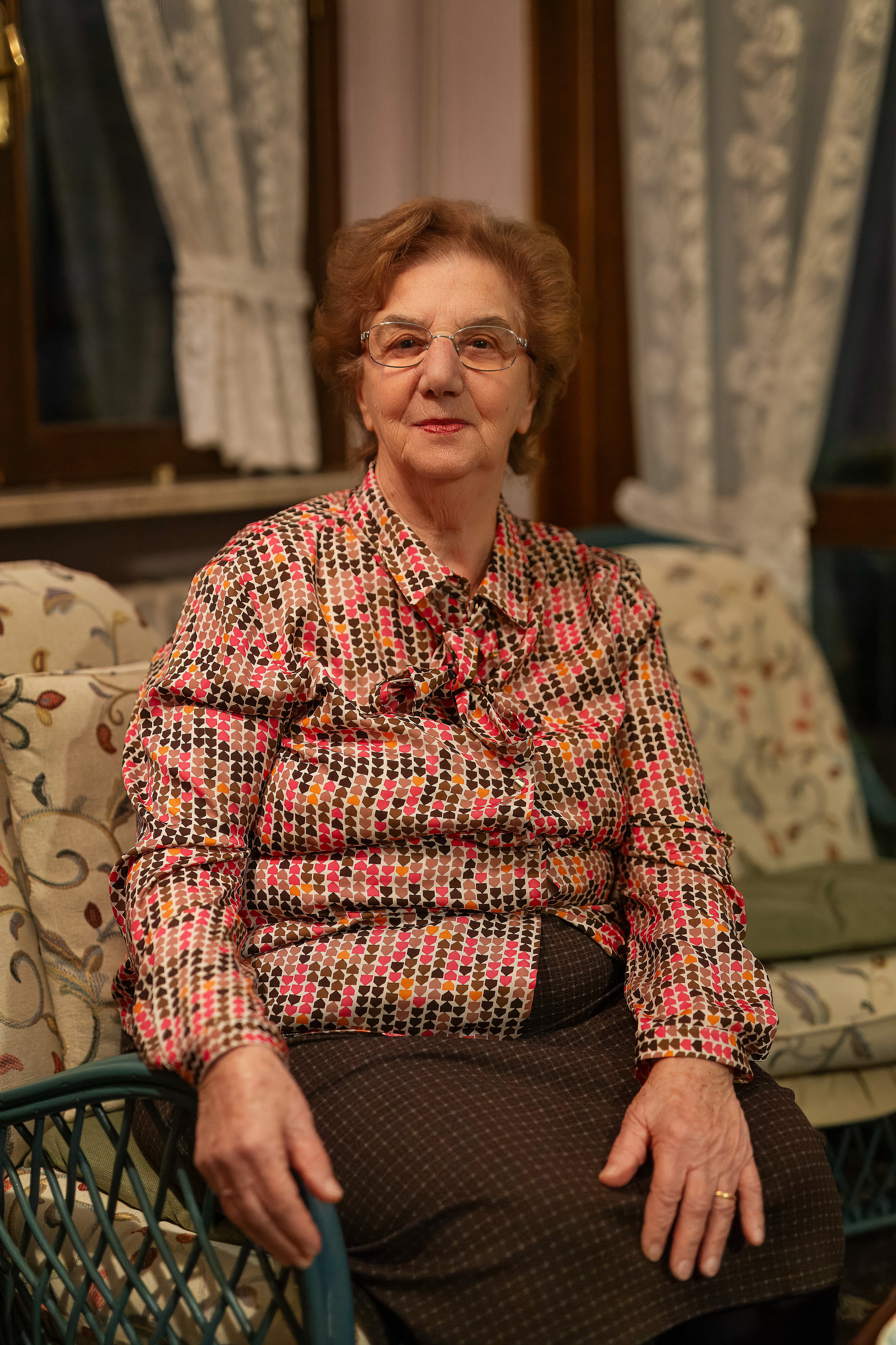 Renata, 87 anni “Mi sento molto unita ai vicini di questa via, siamo cresciuti assieme e abbiamo condiviso molto. Ancora oggi vengono a trovarci e trascorriamo molte ore a parlare e a raccontarci”.