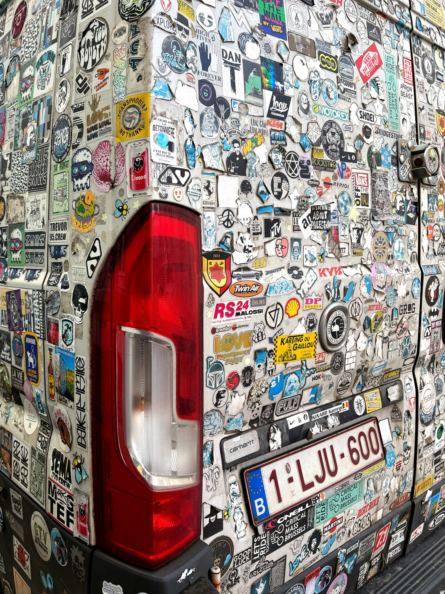 Stickers On Van / Chaussée de Charleroi, Bruxelles