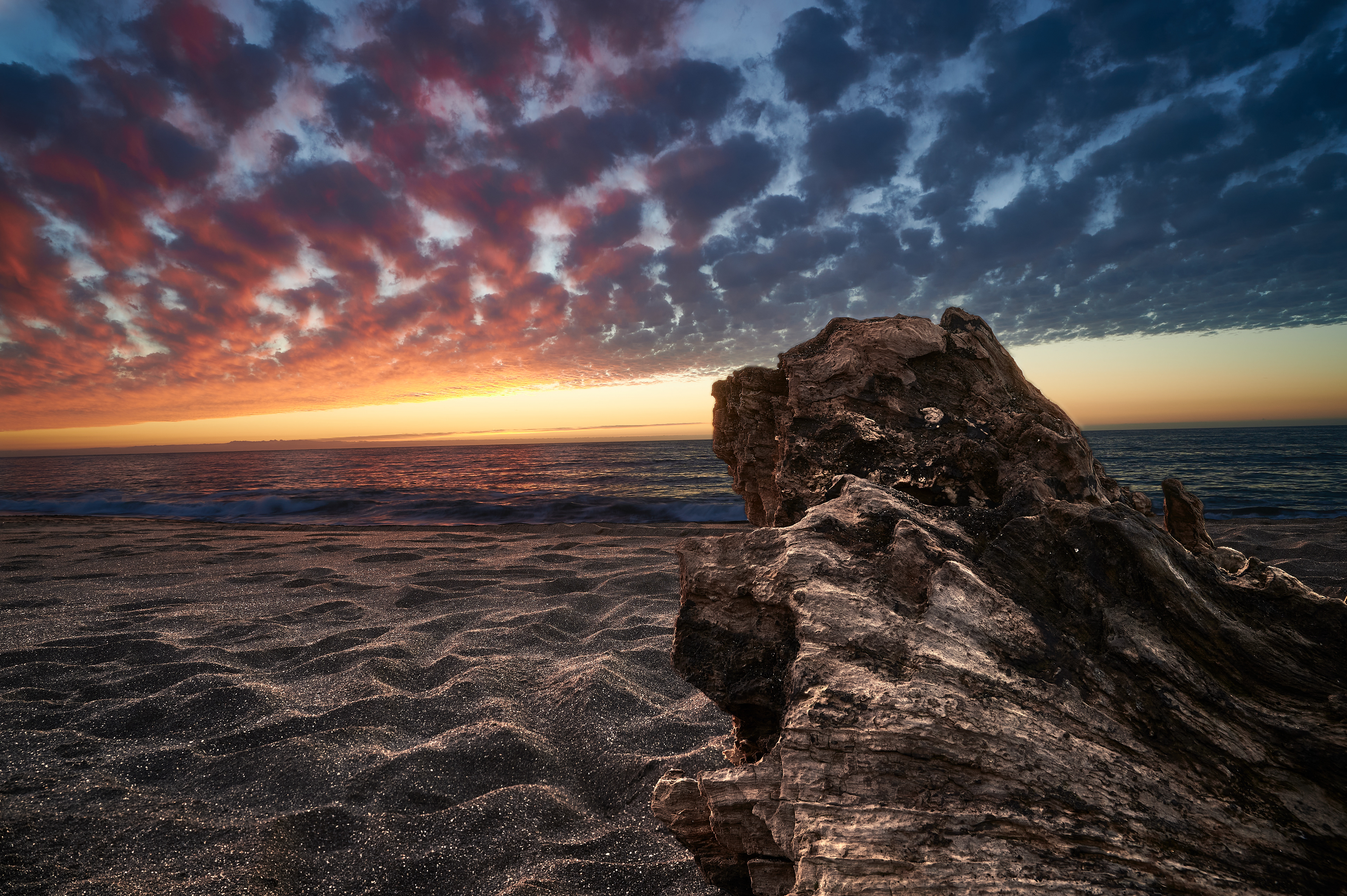 Tierra y mar en Crepúsculo San Pedro de la Paz, Chile