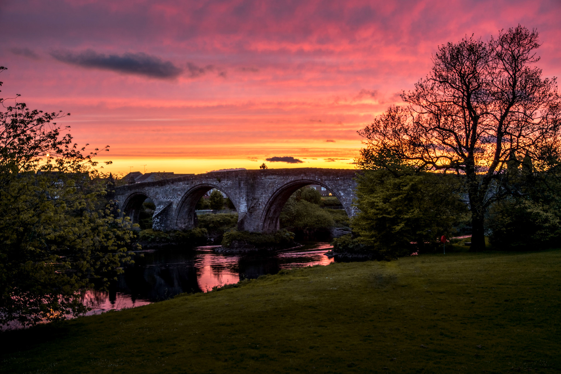 Crepúsculo en Puente Stirling, Escocia