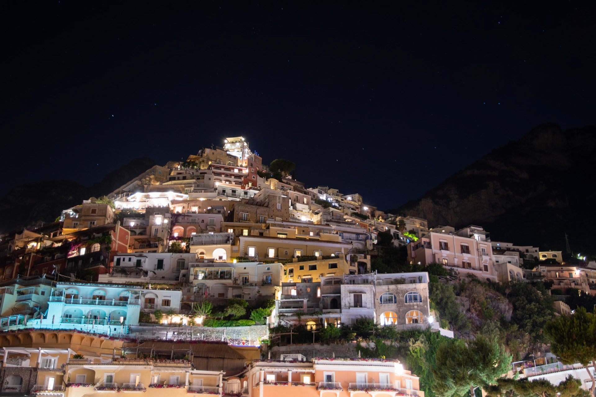 Positano nocturno en la Costa Amalfitana - Italia