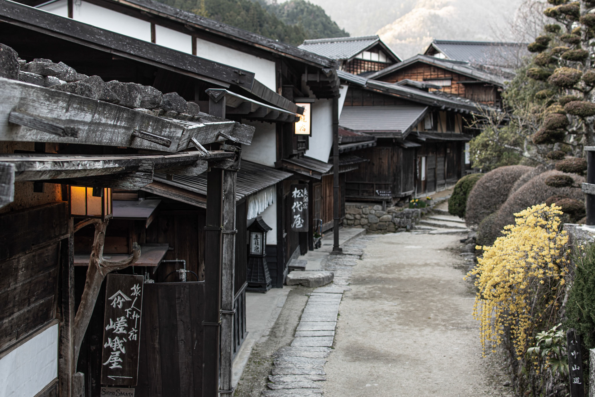Antigua ruta a pie entre Edo (Tokyo) y Kyoto en el Valle de Nakasendo, Japón 