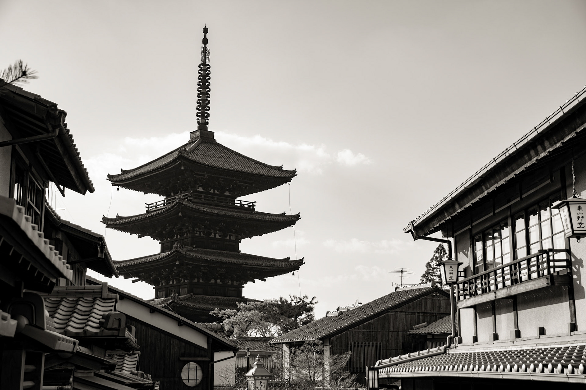 Pagoda de madera en Kyoto, Japón