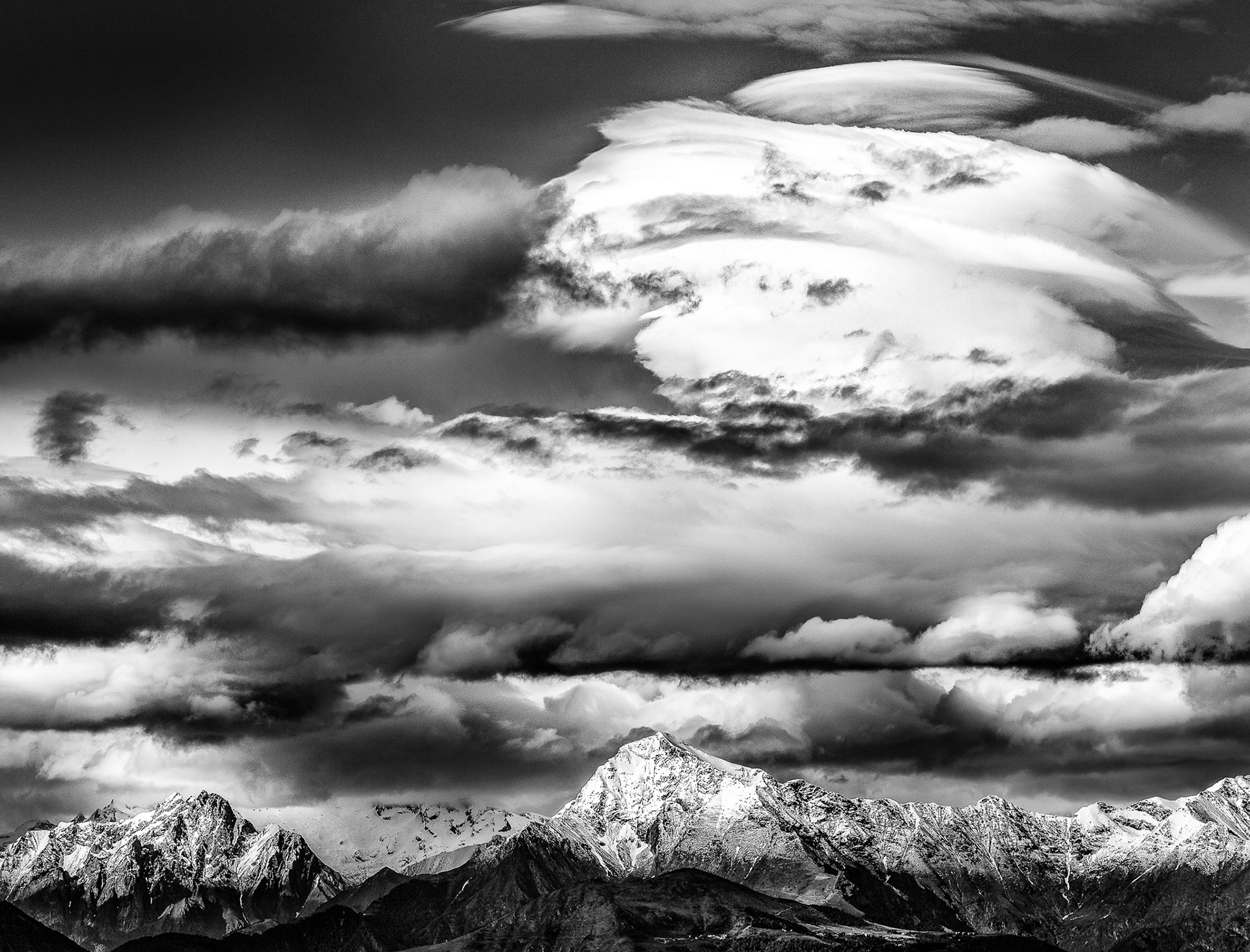 Ligoncio e Sasso Manduino dal Monte Colmenacco, Triangolo Lariano. Veleso, Como. Italy.