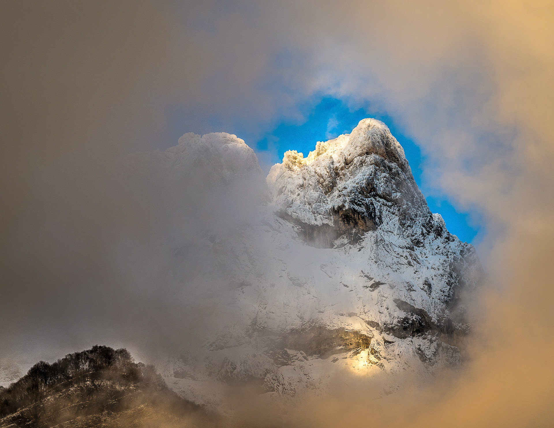 Sasso dei Carbonari dalla Valle del Cornone. Grigna Settentrionale. Lombardia. Italy.