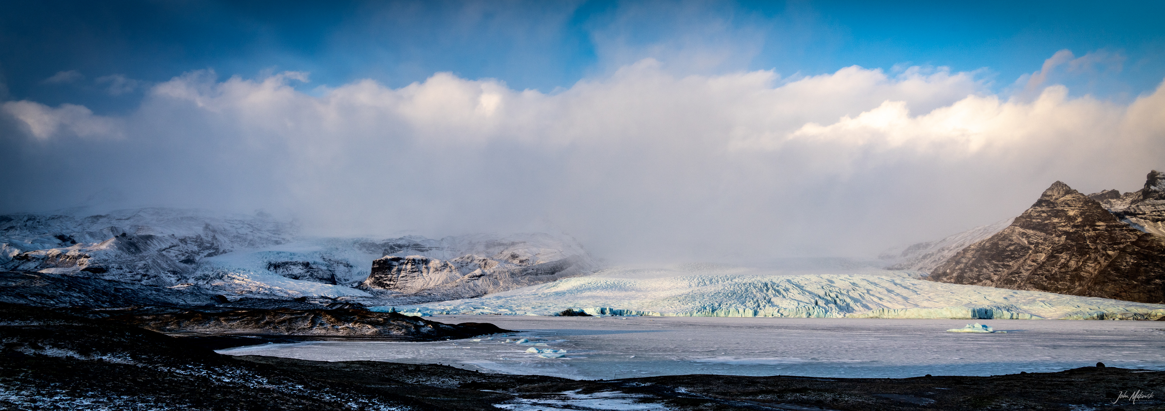 Fjallsárlón Glacier lagoon on the southern end of  Vatnajökull glacier