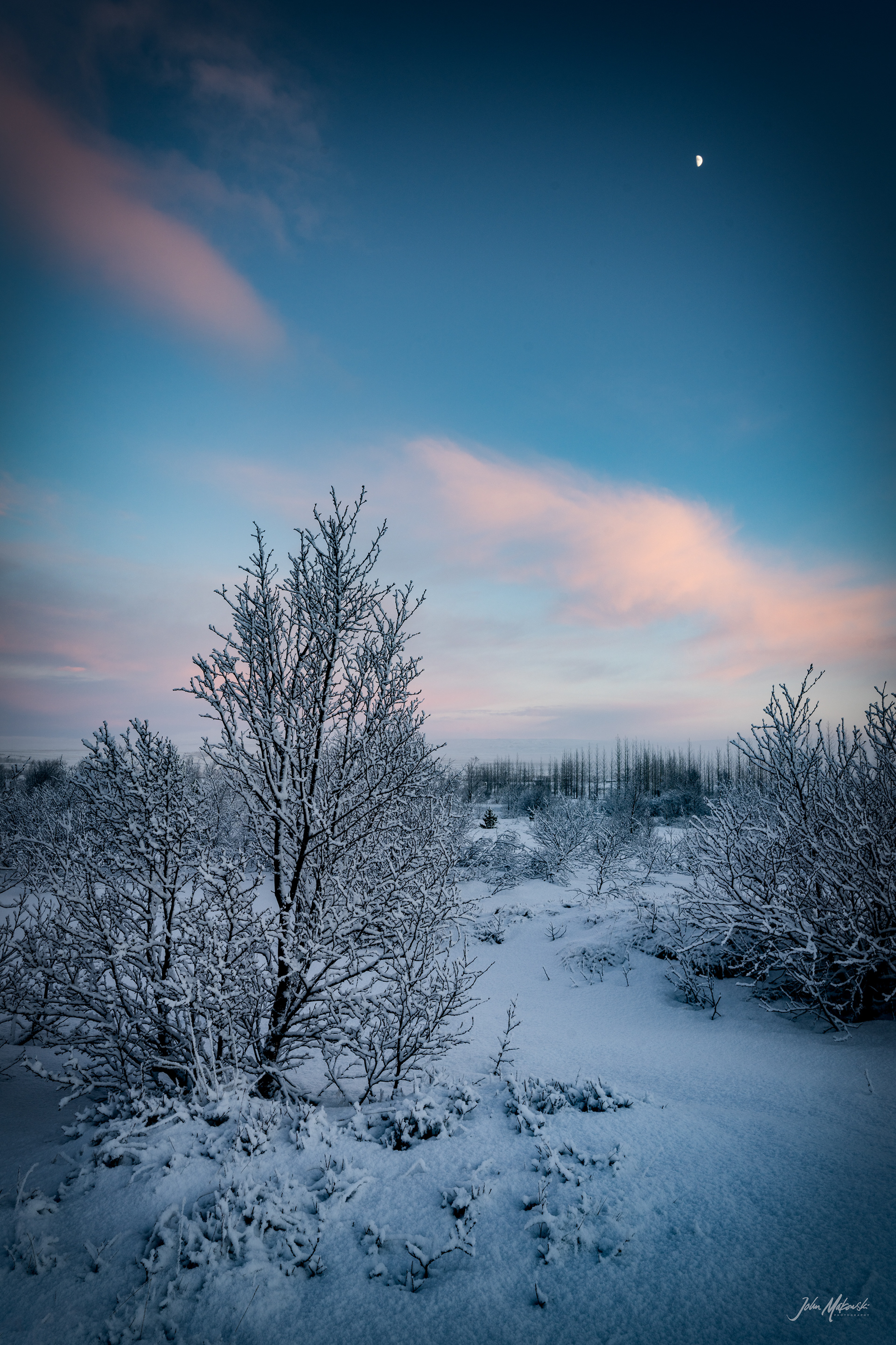 Snow and sky at Stokkur Geyser