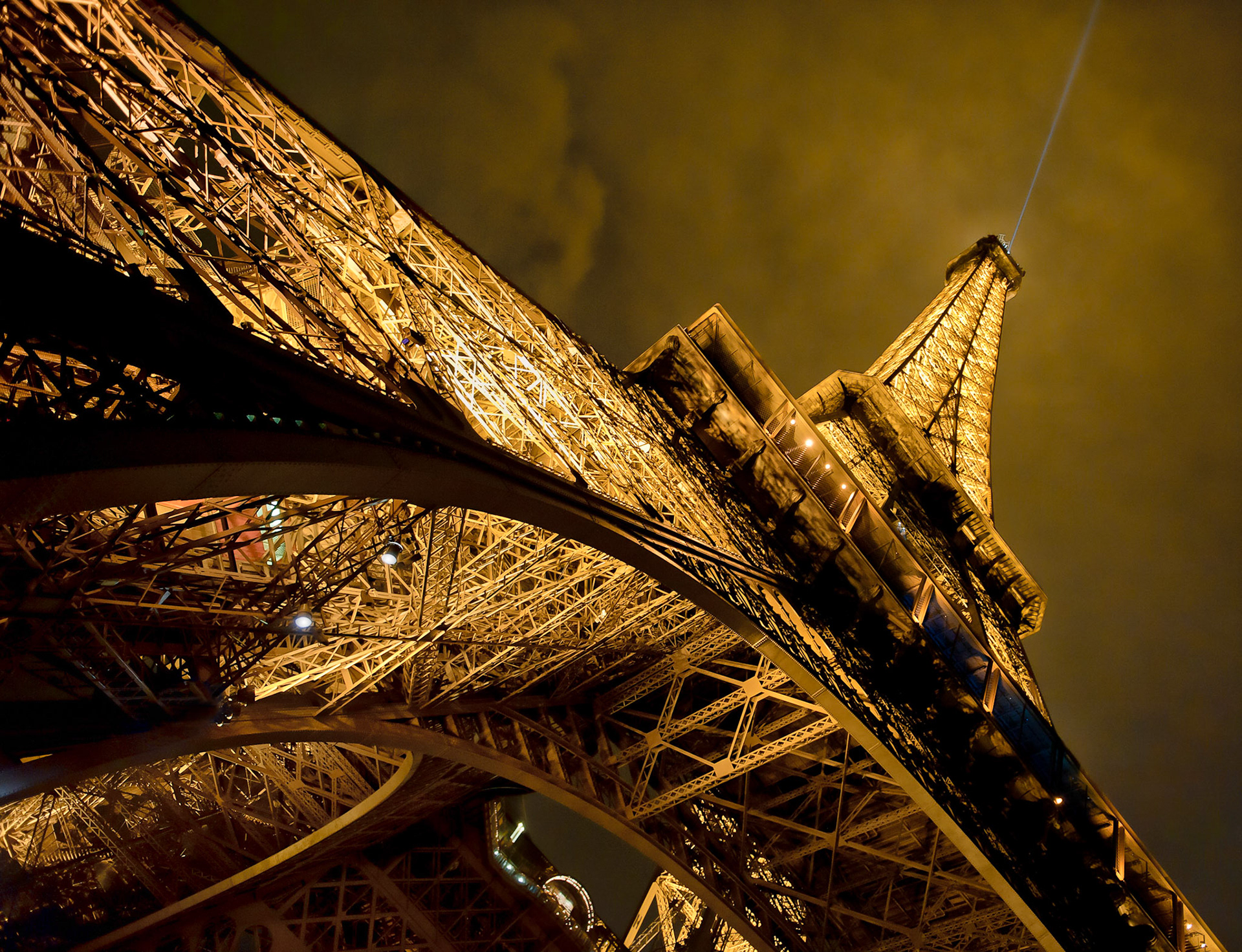 There is probably no unique angle left to capture the Eiffel Tower but I thought I’d try and get one of the less conventional ones.