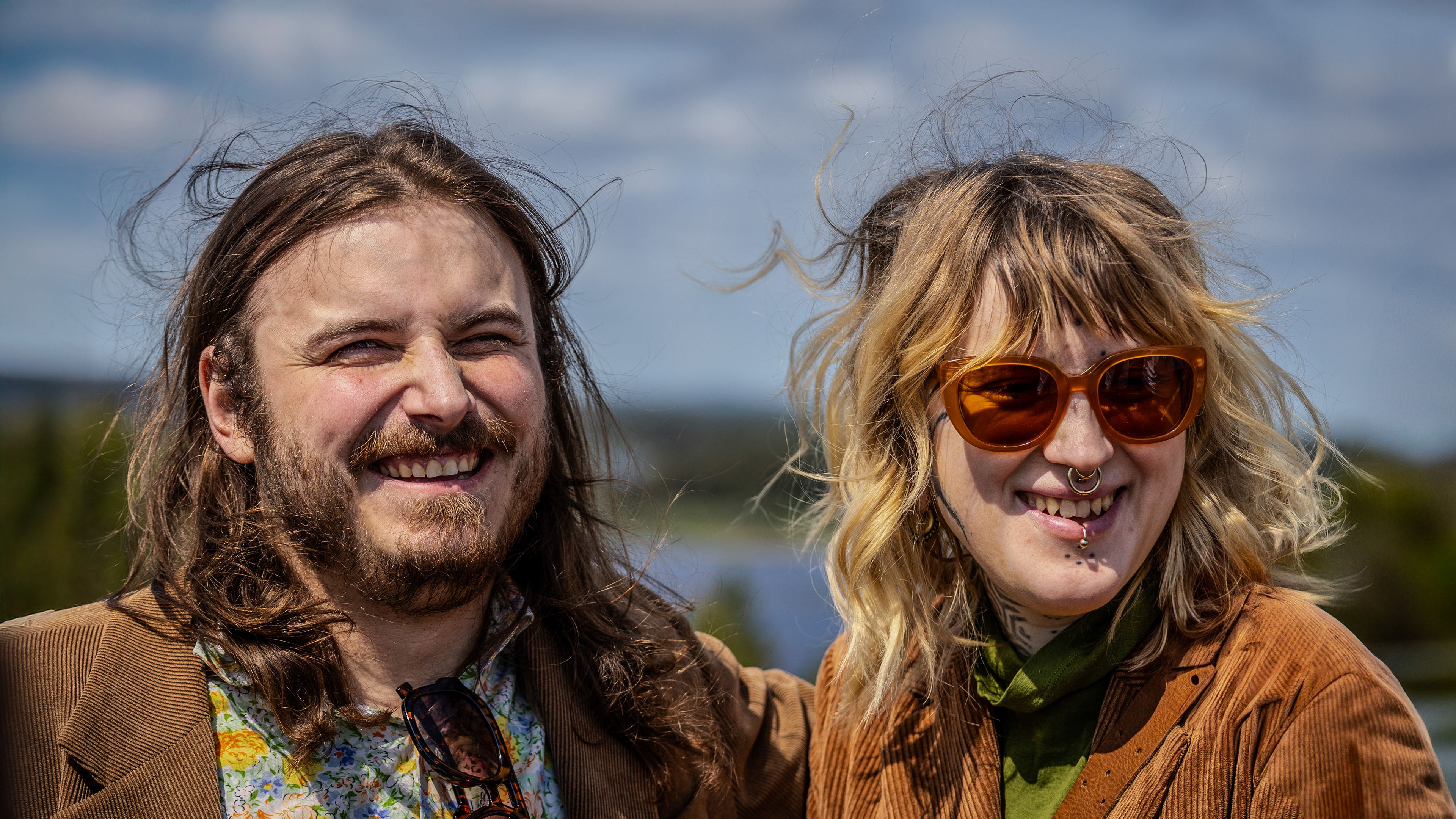 Ett brudpar vi träffade på i utkikstornet i Skekarsbo