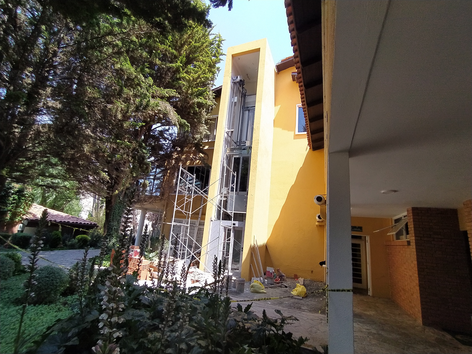 Ascensor en construction