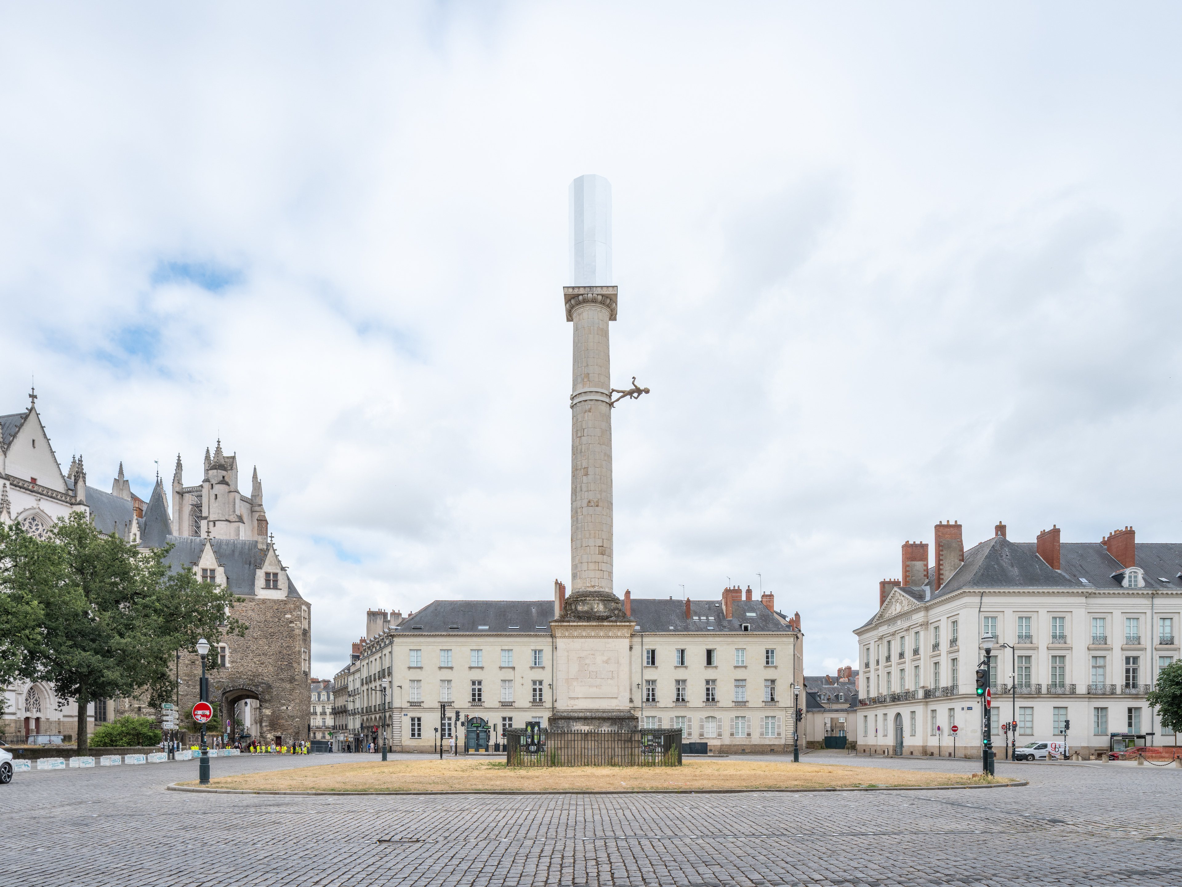 Iván Argote, Antipodos, L'Étrange Été, Le Voyage à Nantes. On view June - August 2025. Photography by Martin Argyroglo. Courtesy of Le Voyage à Nantes.