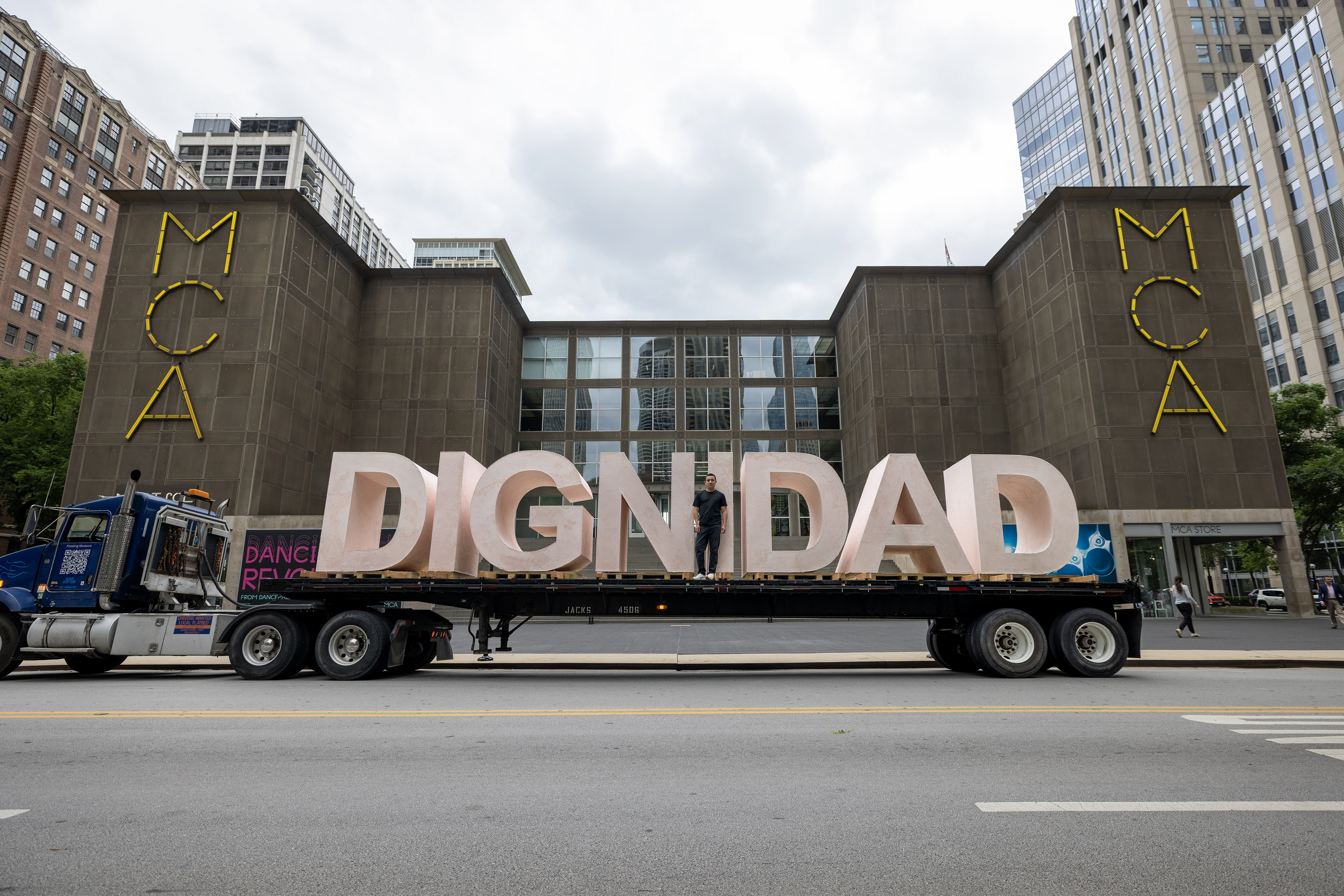 DIGNIDAD Touring Chicago. Photographer: Eric Perez