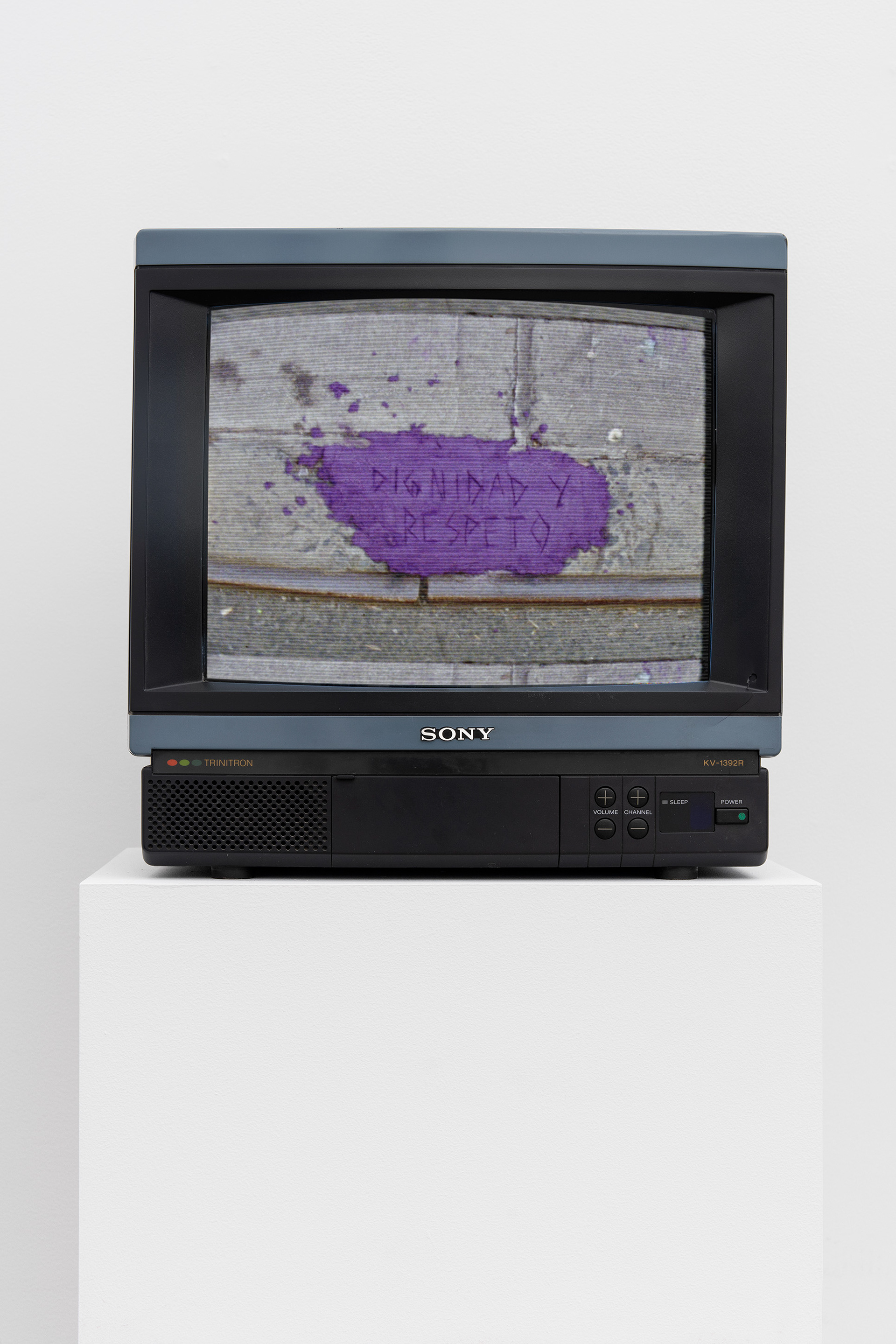 Iván Argote, Breathings, Perrotin NY. On view April - May 2025. Photo by Guillaume Ziccarelli. Courtesy of the artist and Perrotin.