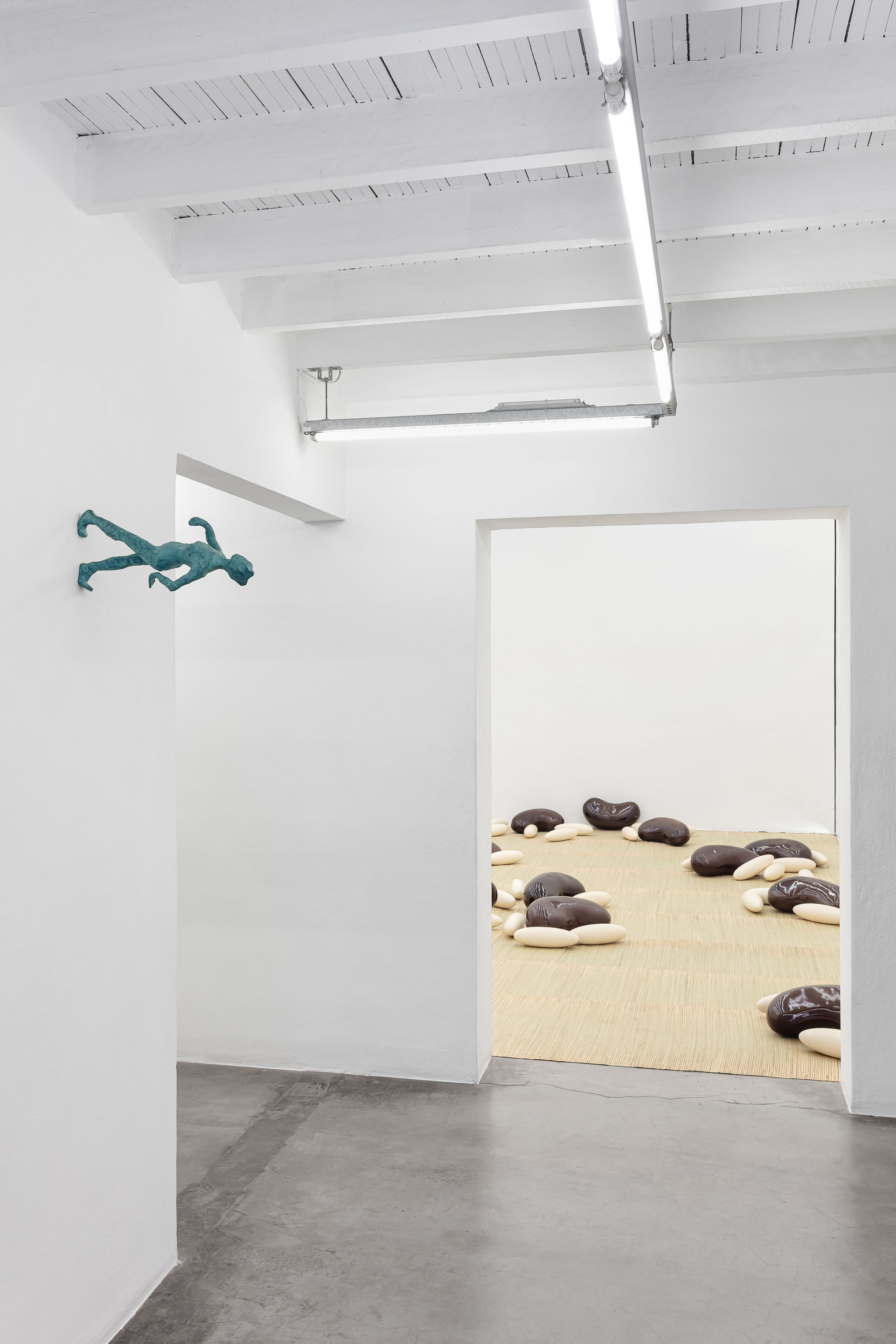 Iván Argote, Arroz com Feijão, Galeria Vermelho. On view August - October 2025. Courtesy of the artist and Vermelho.