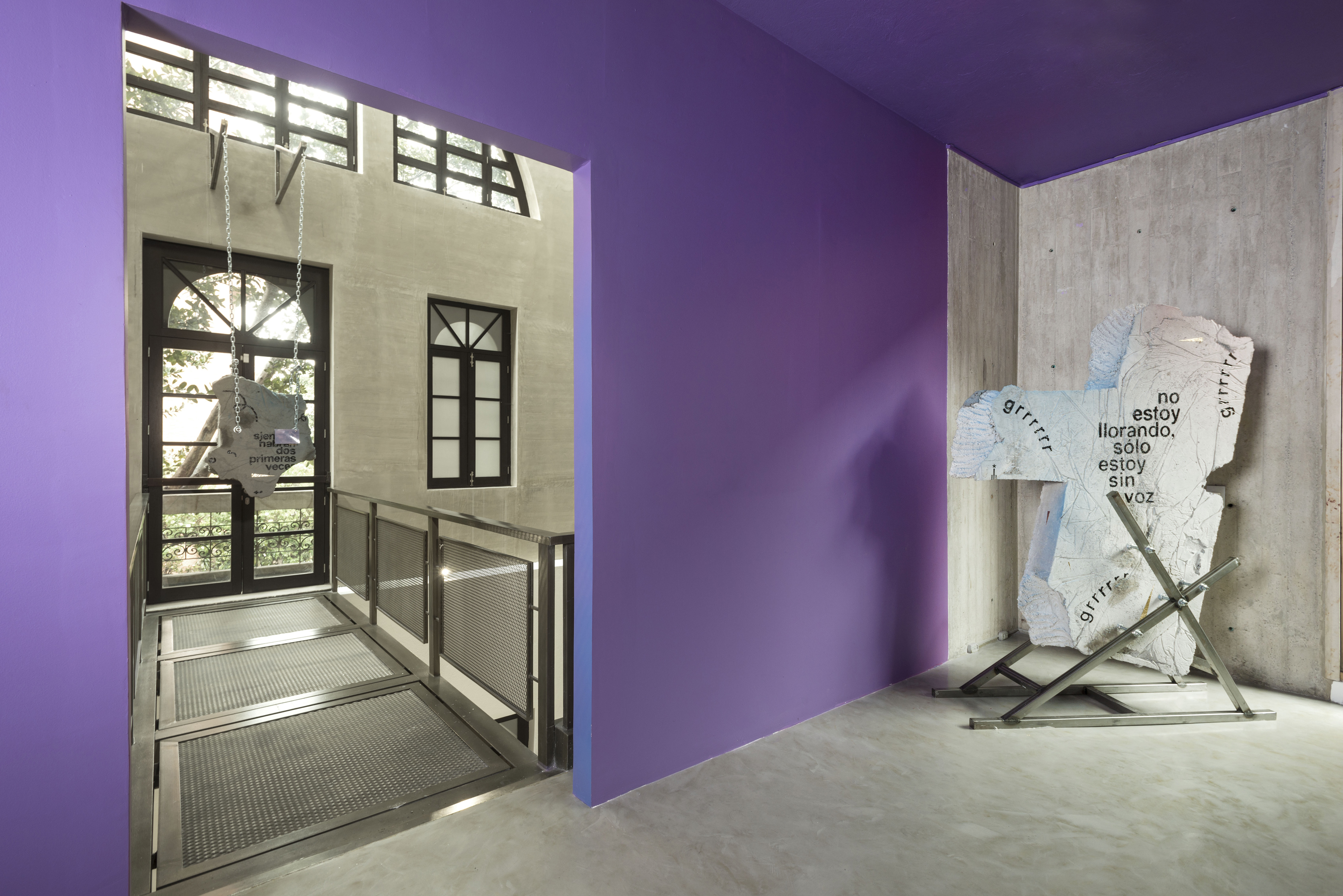 Iván Argote, Cómo lavar la loza coherentemente, NC Arte. On view 2015. Courtesy of the artist and NC Arte.