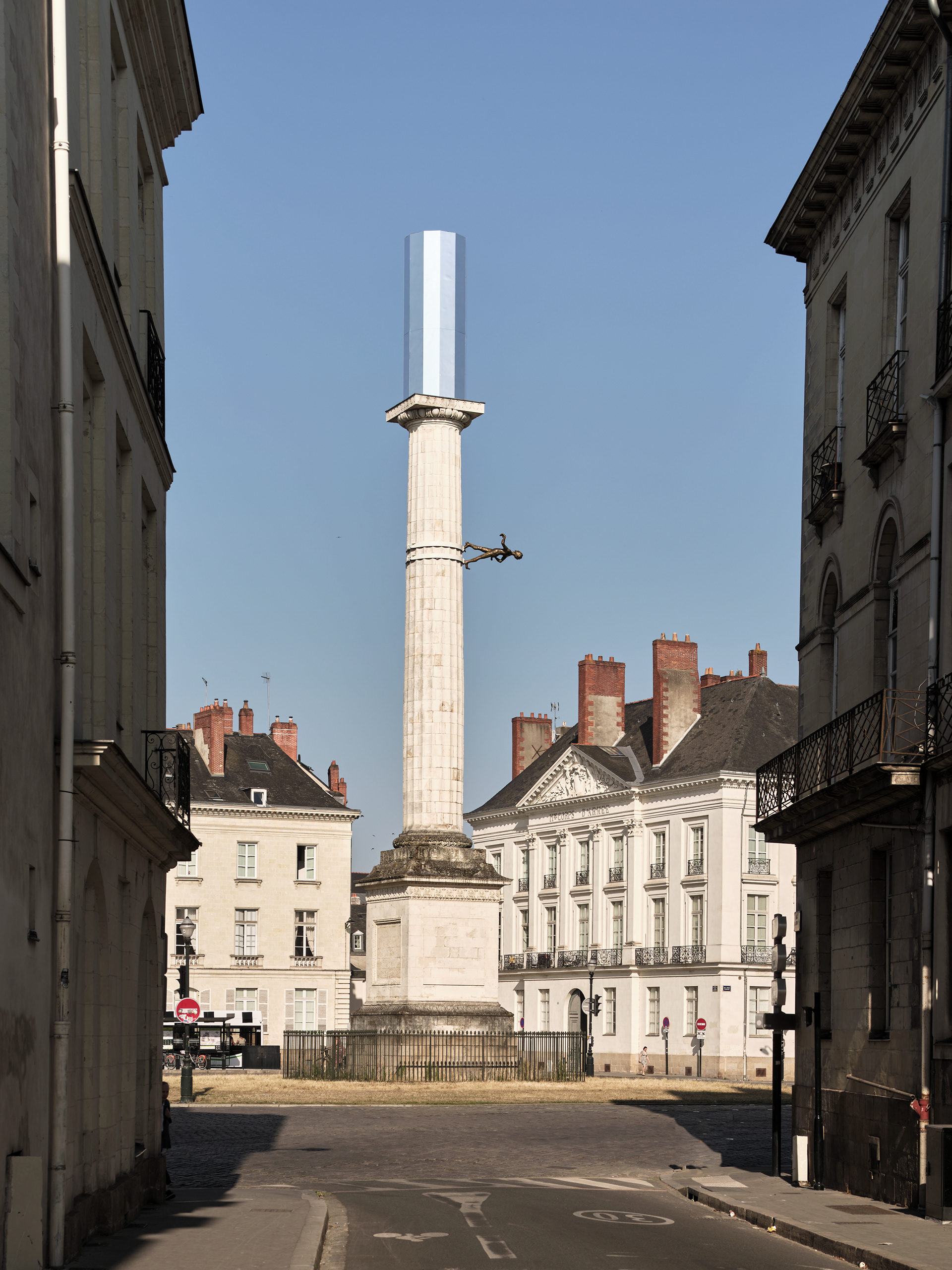Iván Argote, Antipodos, L'Étrange Été, Le Voyage à Nantes. On view June - August 2025. Photography by Philippe Piron. Courtesy of Le Voyage à Nantes.