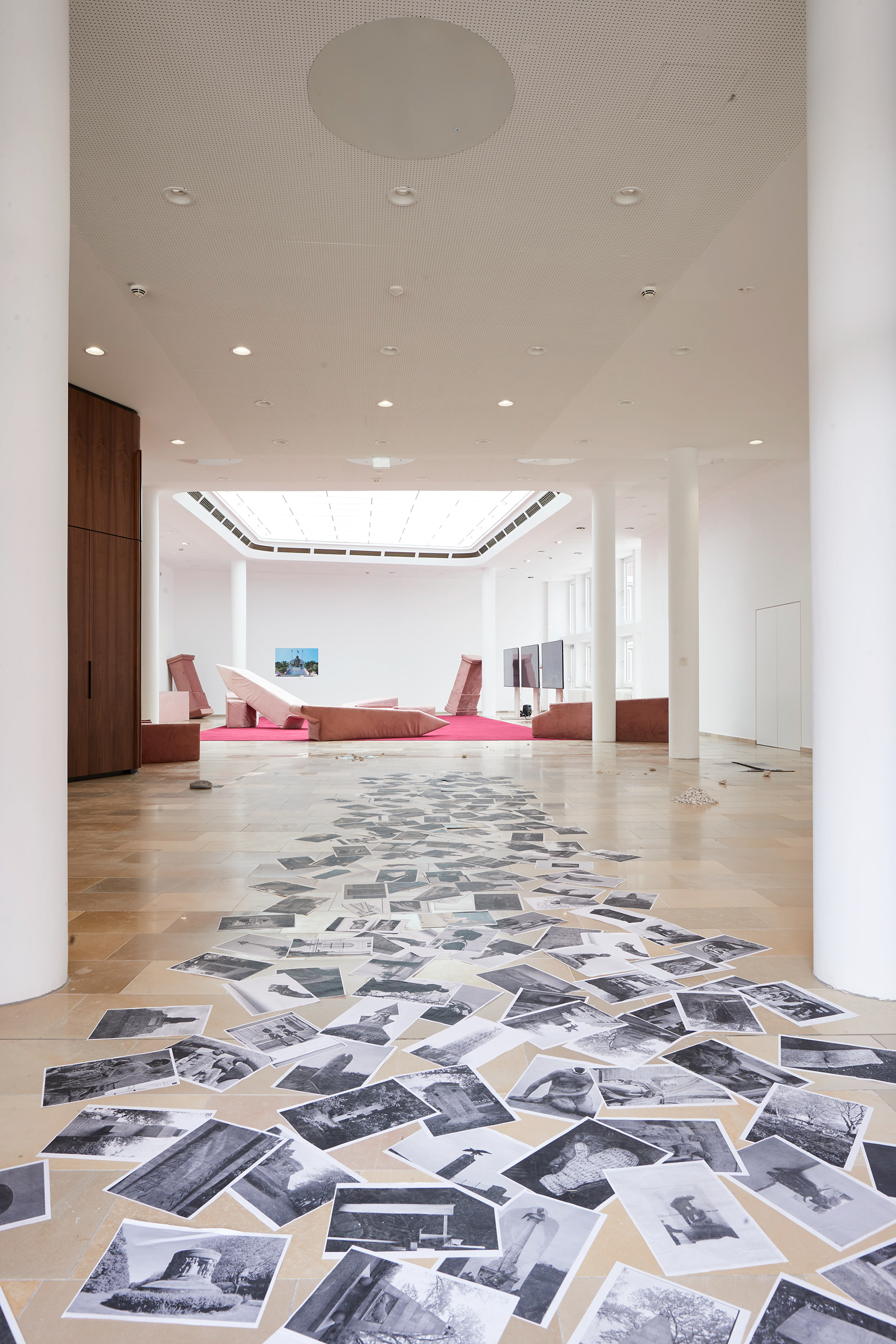Off the Pedestals, Levitate installation, Stadthausgalerie Münster. On view August 2021. Courtesy of the artist and Stadthausgalerie Münster.