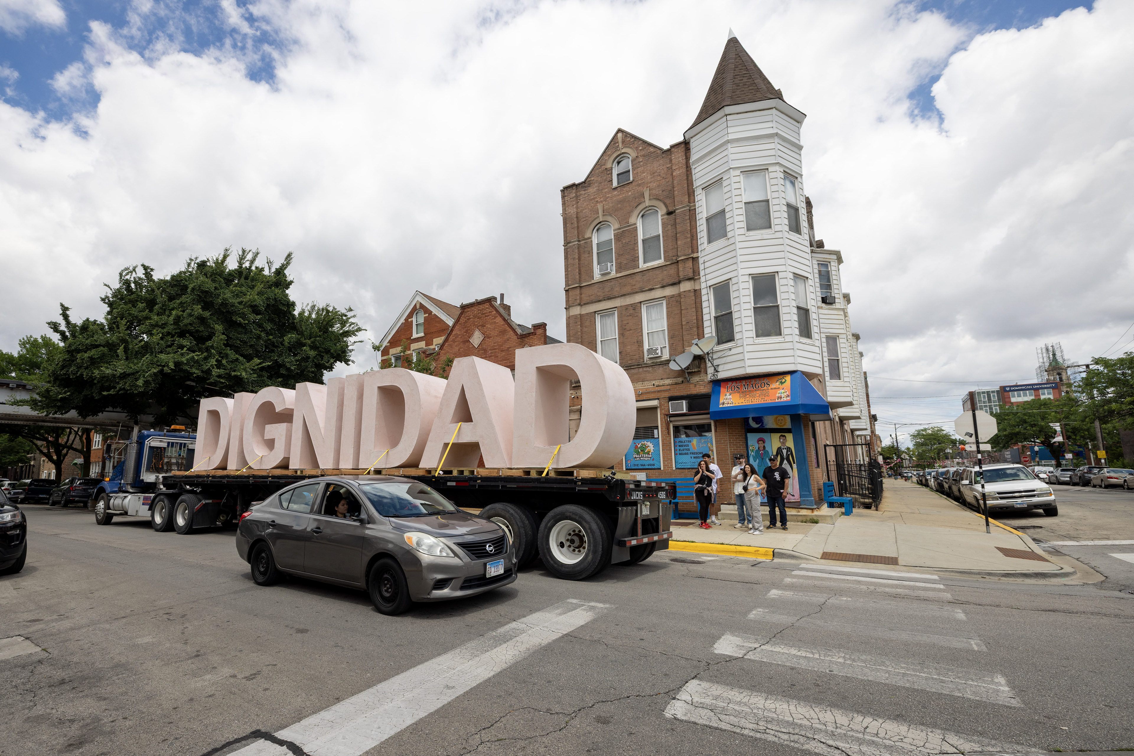 DIGNIDAD Touring Chicago. Photographer: Eric Perez