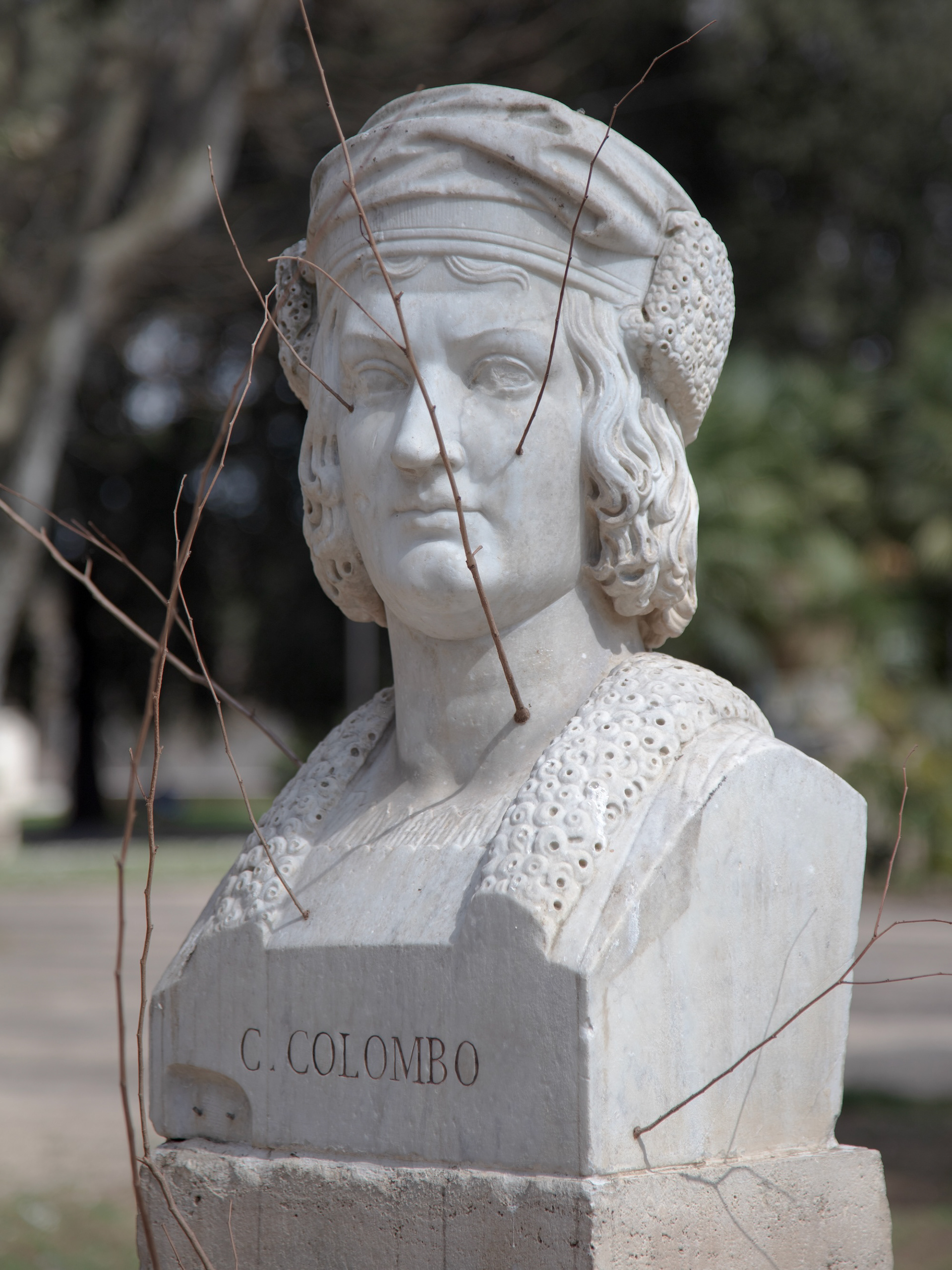 Iván Argote, Excroissances (Cristoforo Colombo, Villa Borghese, Roma), 2022.