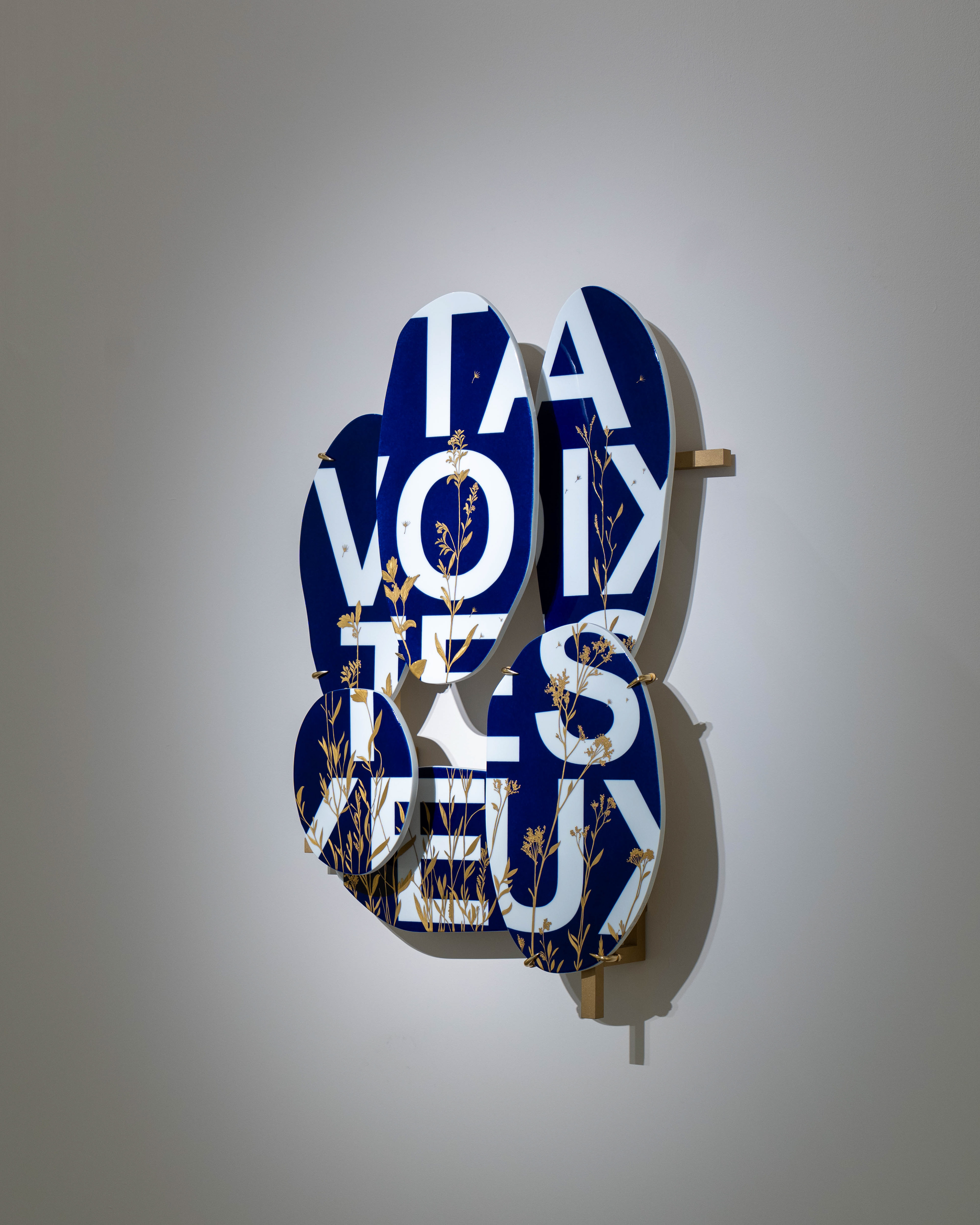 Installation view, Mala Hierba, Galerie de Sèvres, Paris, 2026. Photographer: Milo Perenes