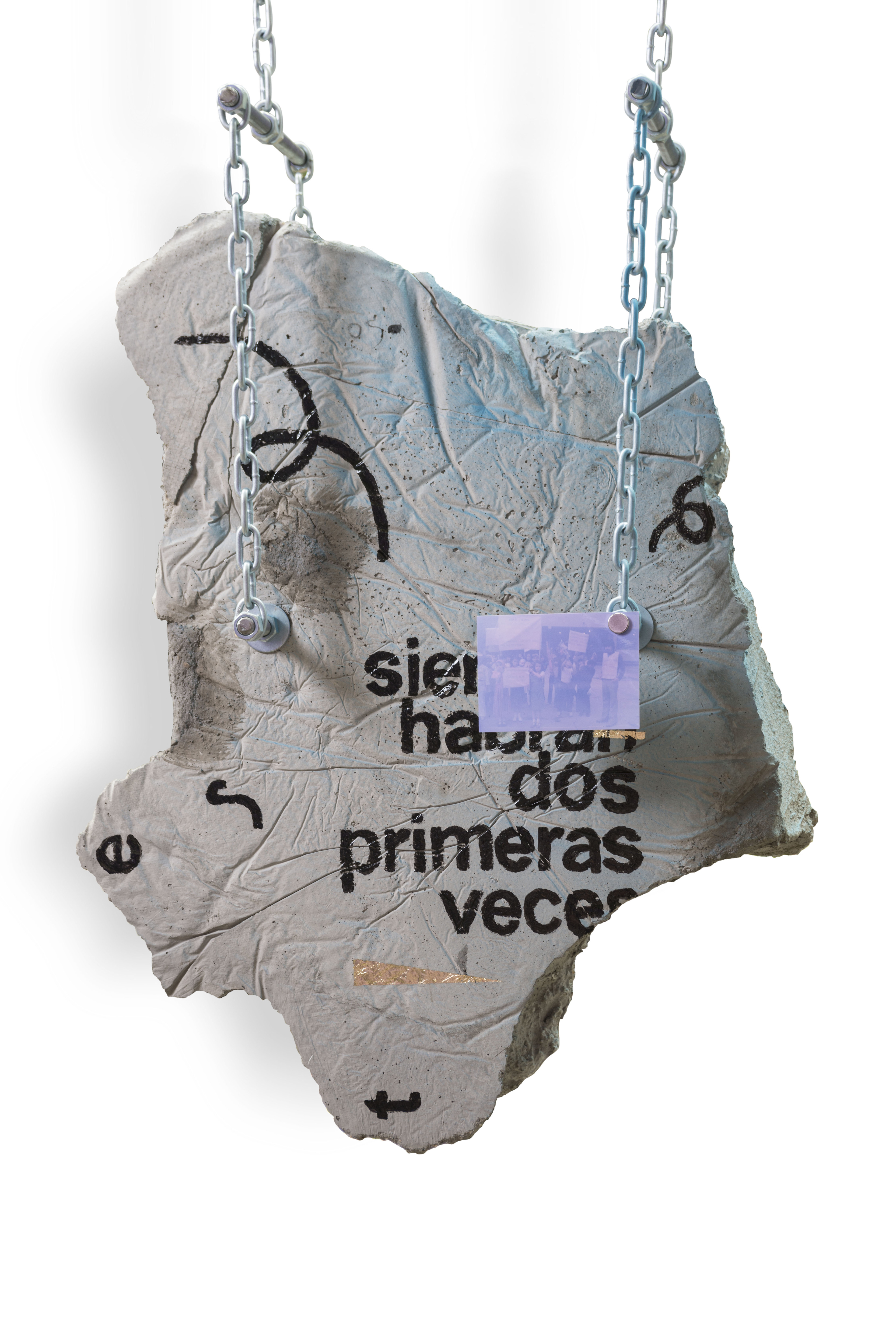 Iván Argote, Cómo lavar la loza coherentemente, NC Arte. On view 2015. Courtesy of the artist and NC Arte.