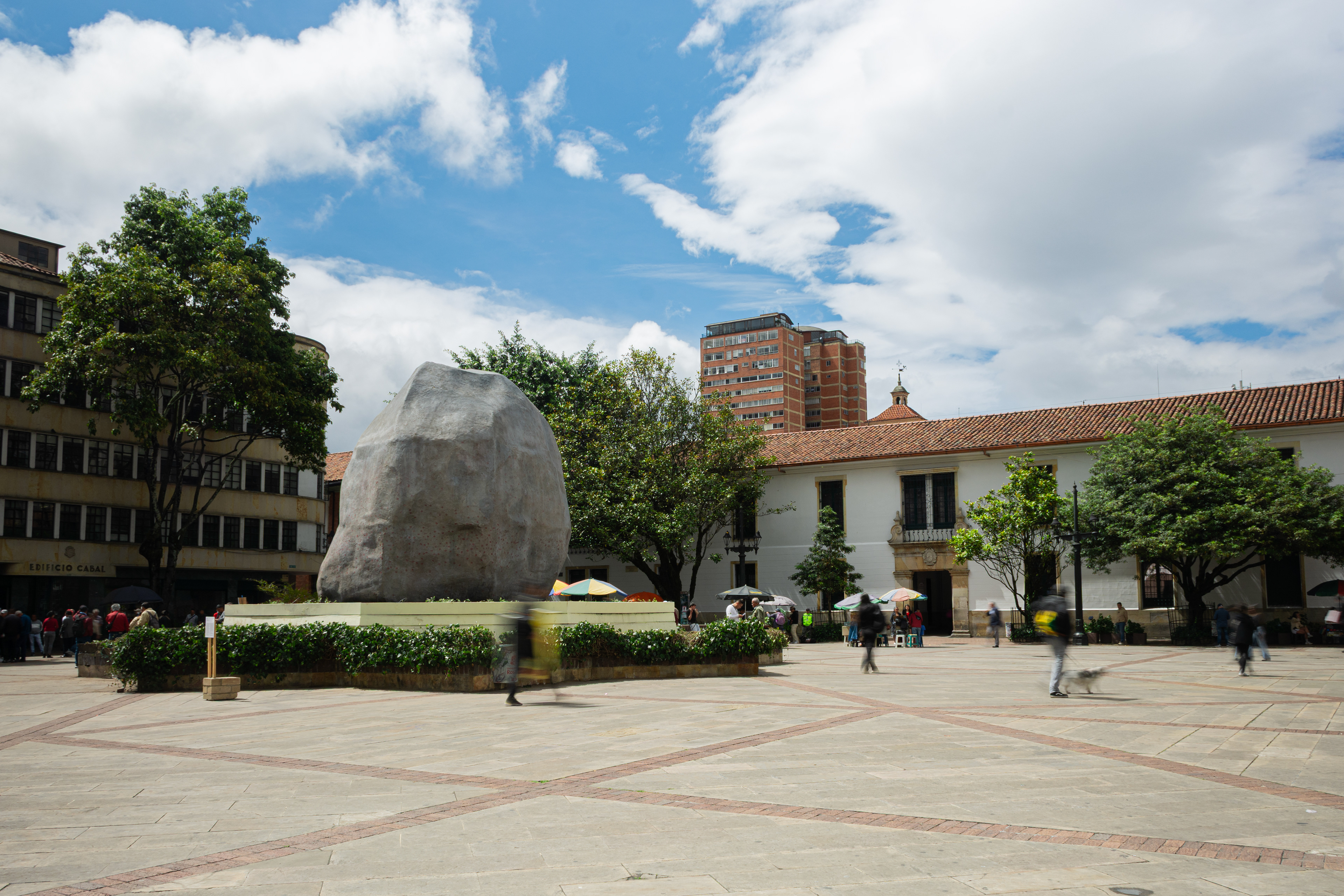 Dándole Peso a los Besos, Ensayos Sobre la Felicidad, BOG25 Bienal de Arte y Ciudad de Bogotá, Colombia, 2025. Photographer: Susana Rojas.