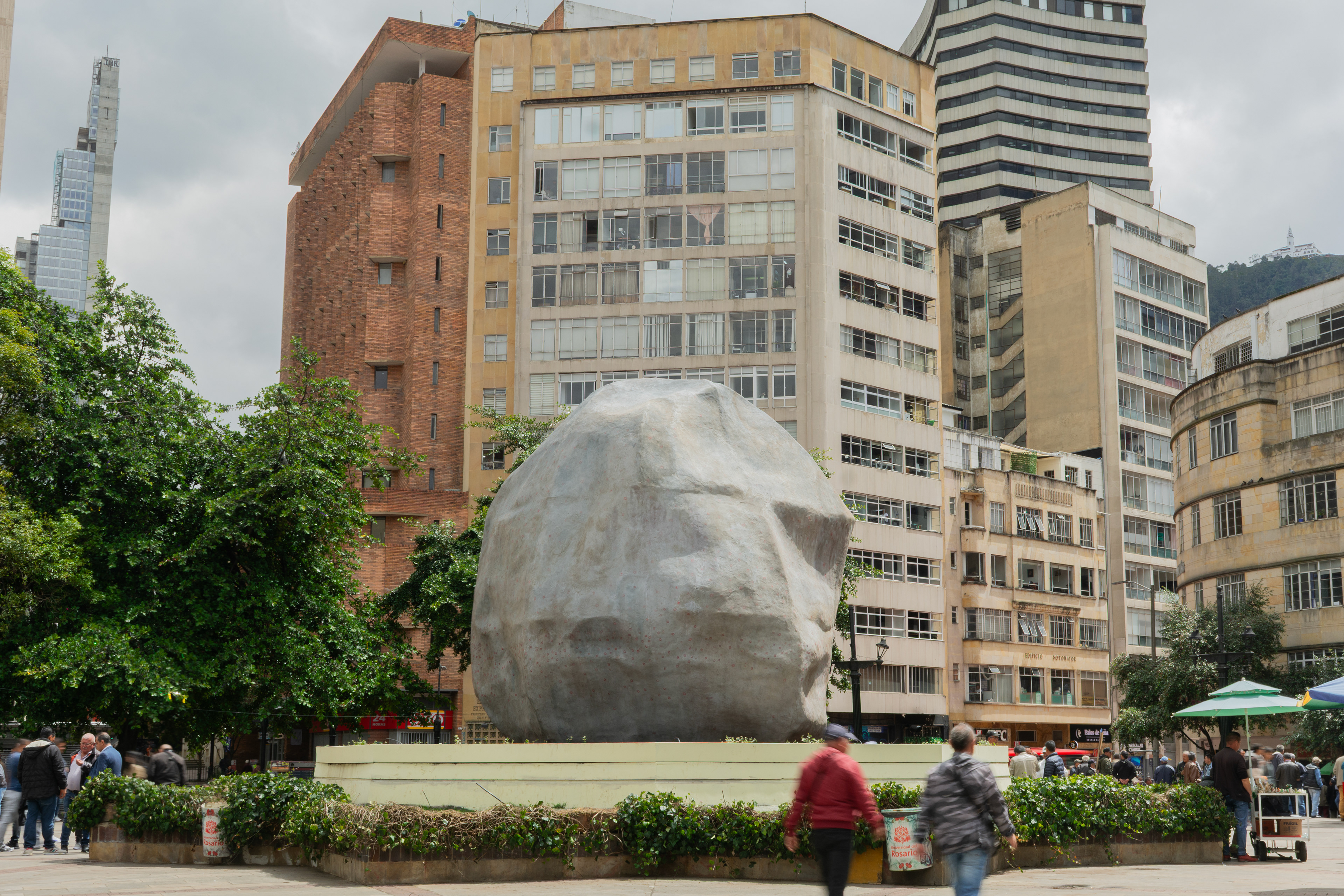 Dándole Peso a los Besos, Ensayos Sobre la Felicidad, BOG25 Bienal de Arte y Ciudad de Bogotá, Colombia, 2025. Photographer: Susana Rojas.