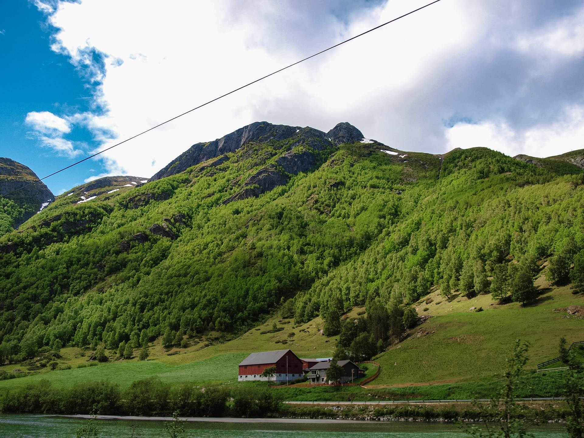 A mountain farm on the road to Spiterstulen