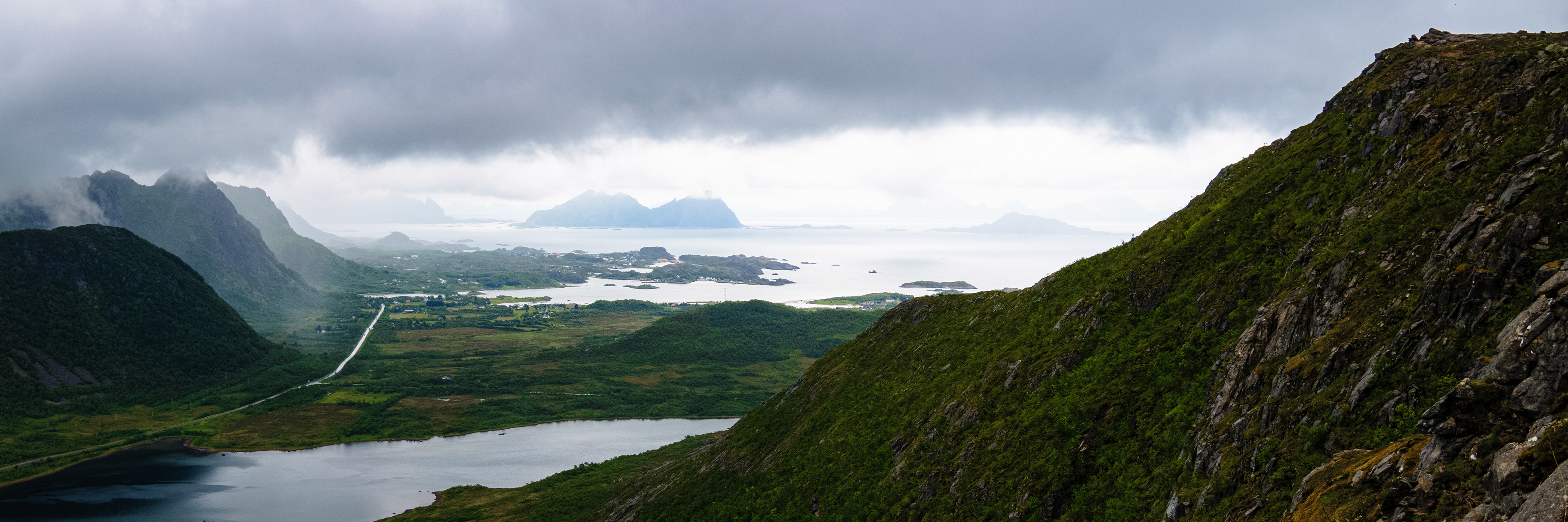 The road continues west out to the tip of Lofoten and to Reine, our destination