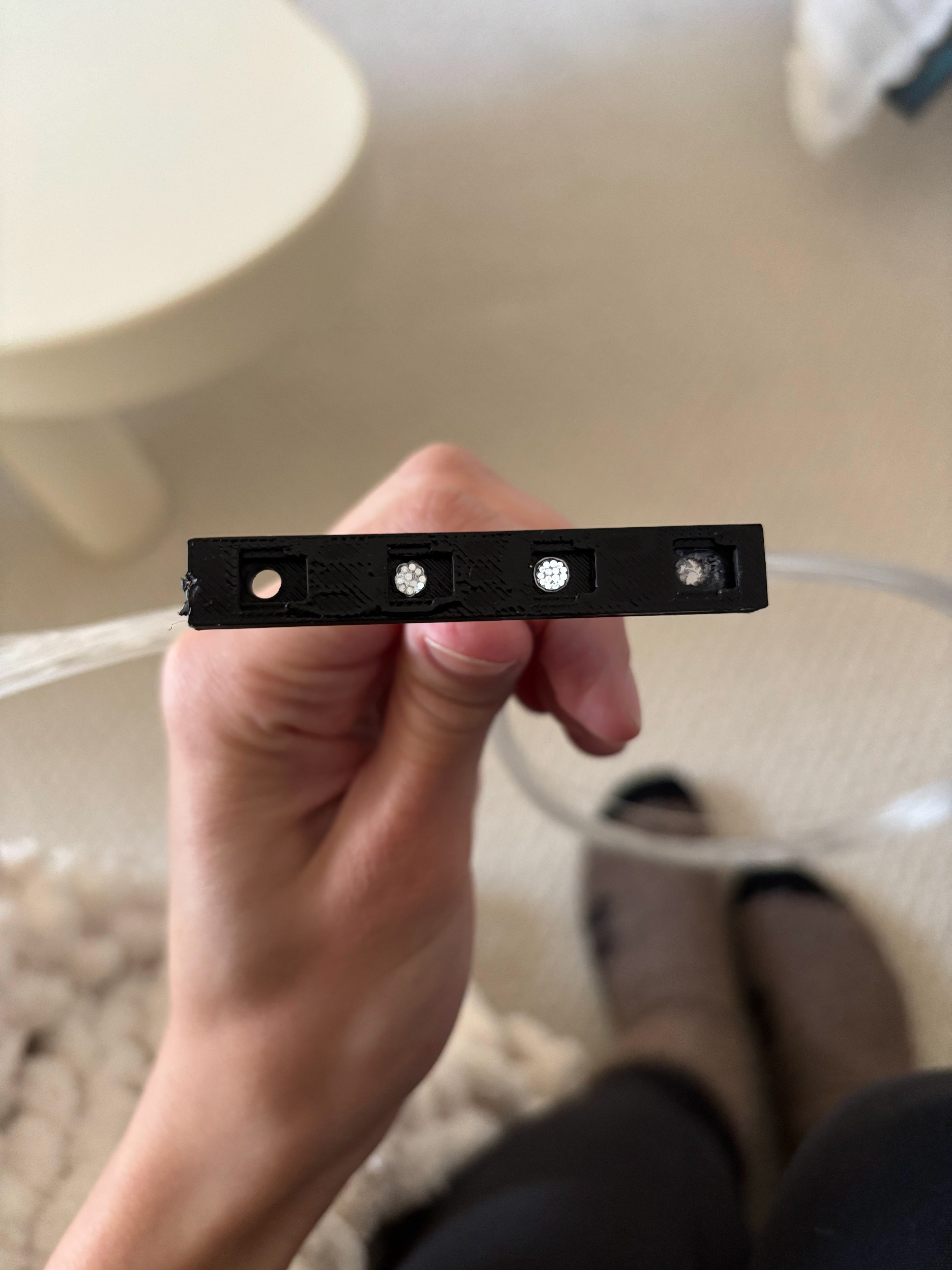 how optical fibers transmit light
