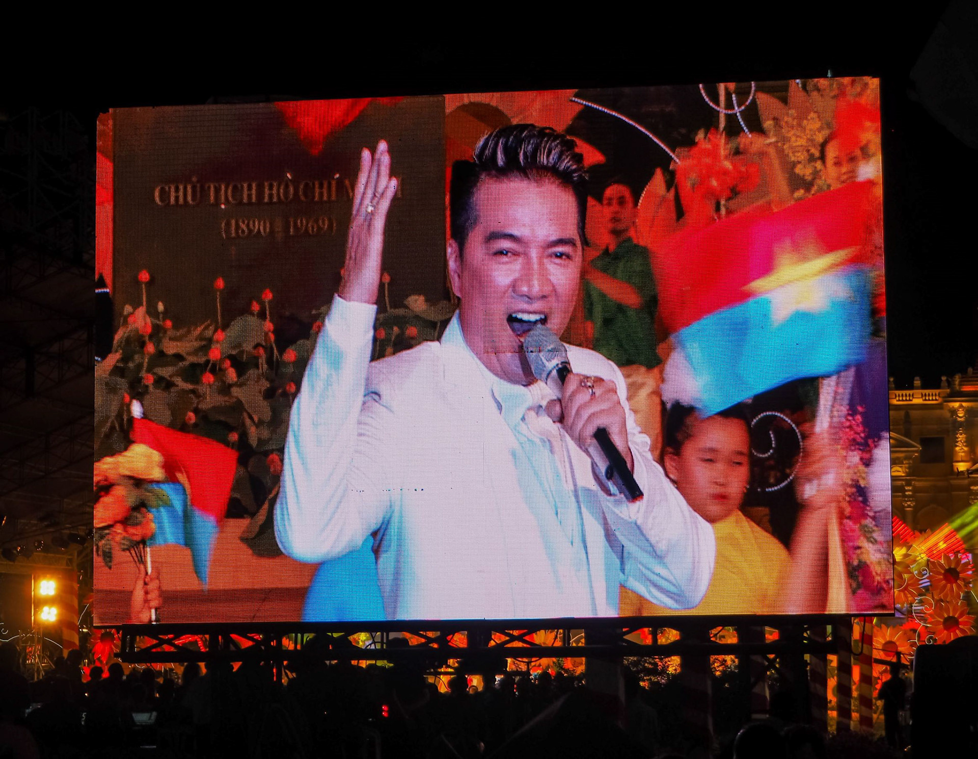 Lunar New Year: Singing (Ho Chi Minh City)